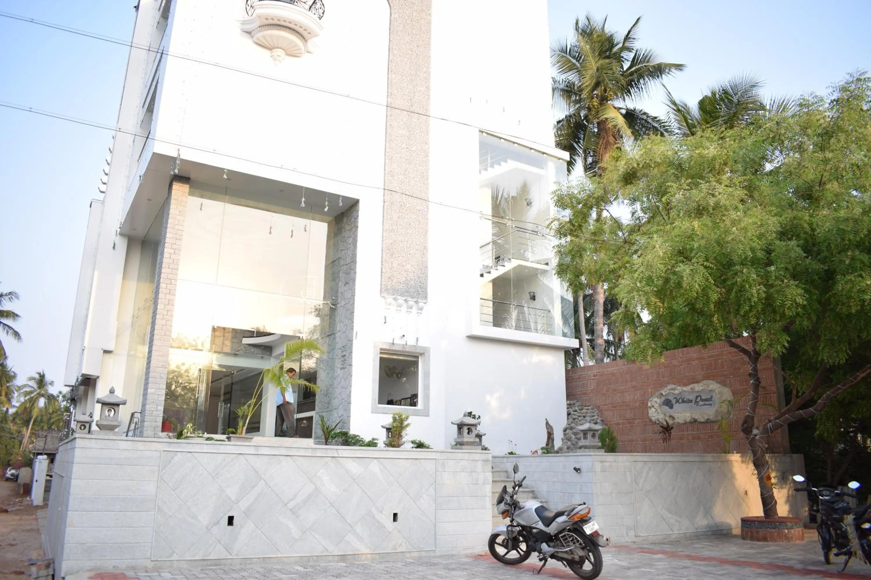 Facade/entrance in White Pearl Residency