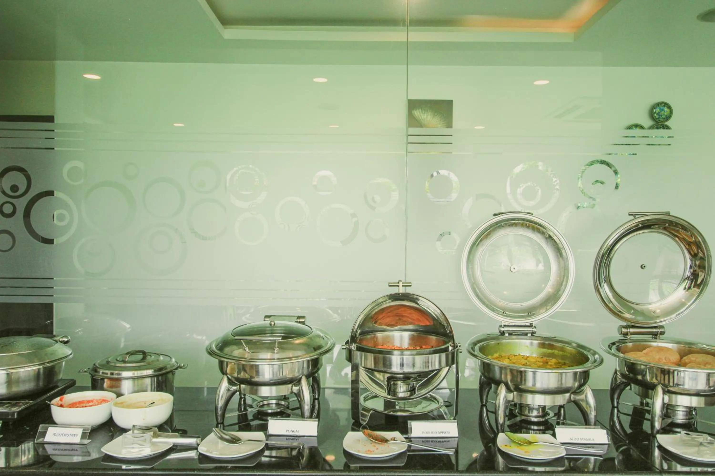 Restaurant/places to eat in White Pearl Residency