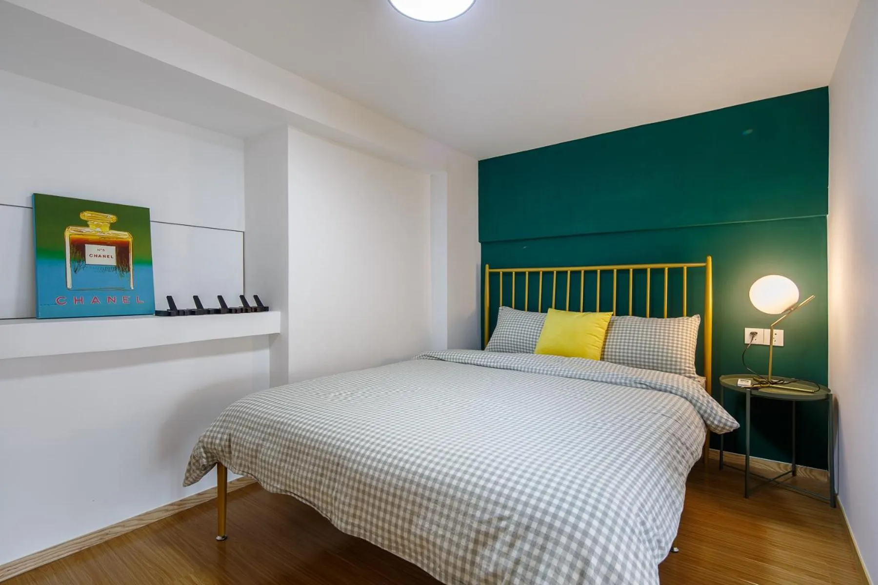 Bed in Lavender Apartment Branch