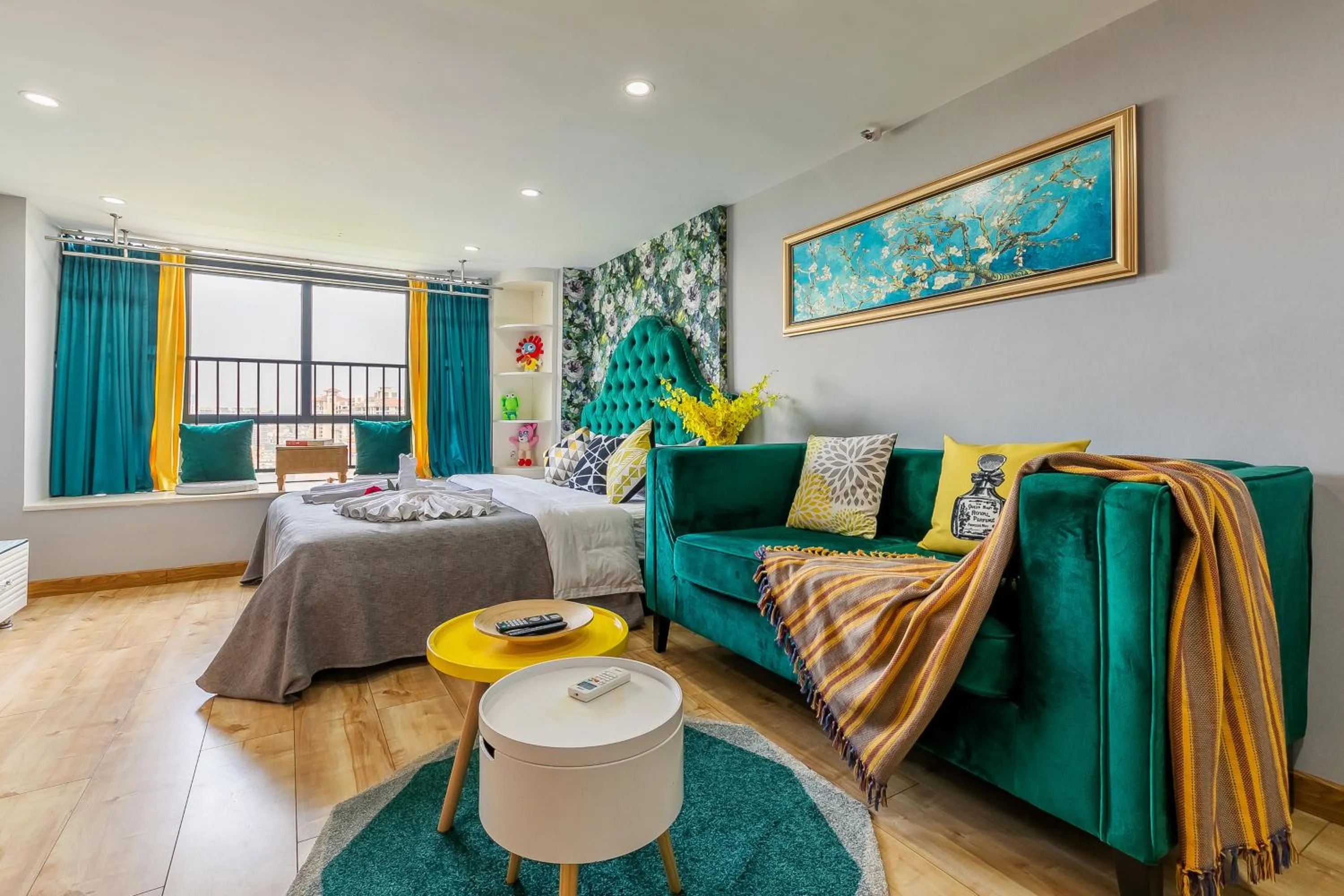 Bed in Lavender Apartment Branch