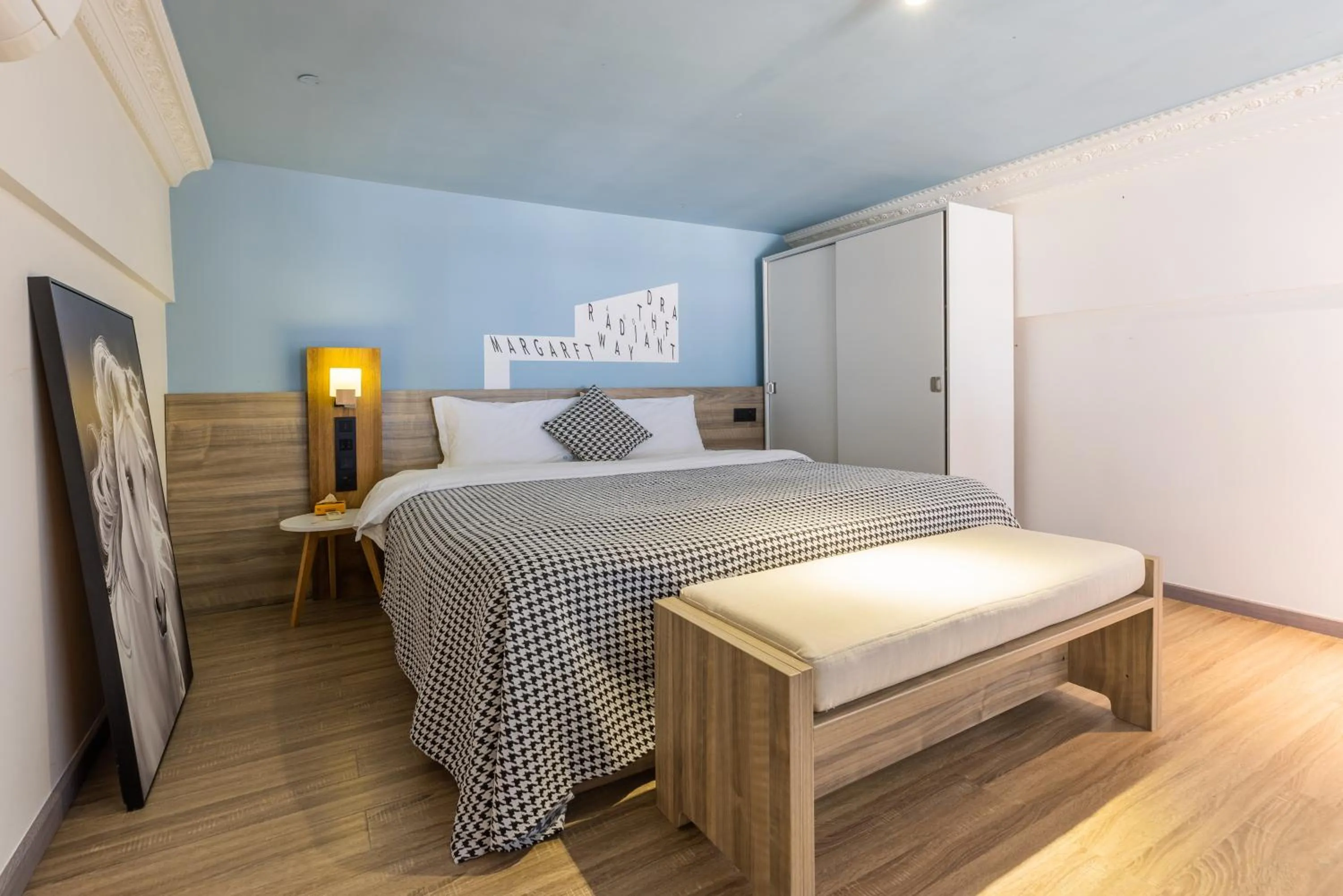 Bed in Lavender Apartment Branch