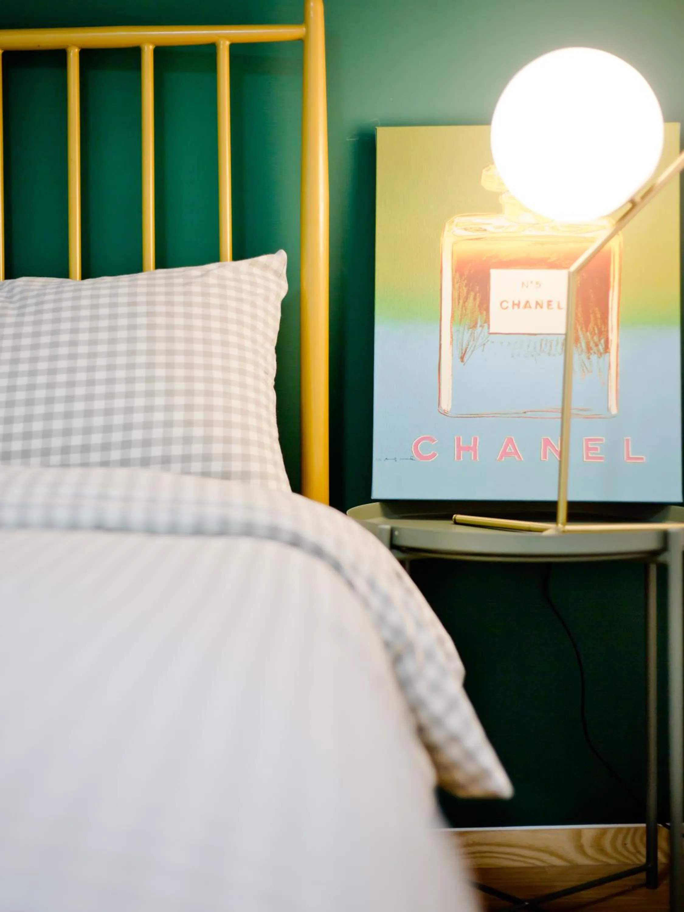 Bed in Lavender Apartment Branch