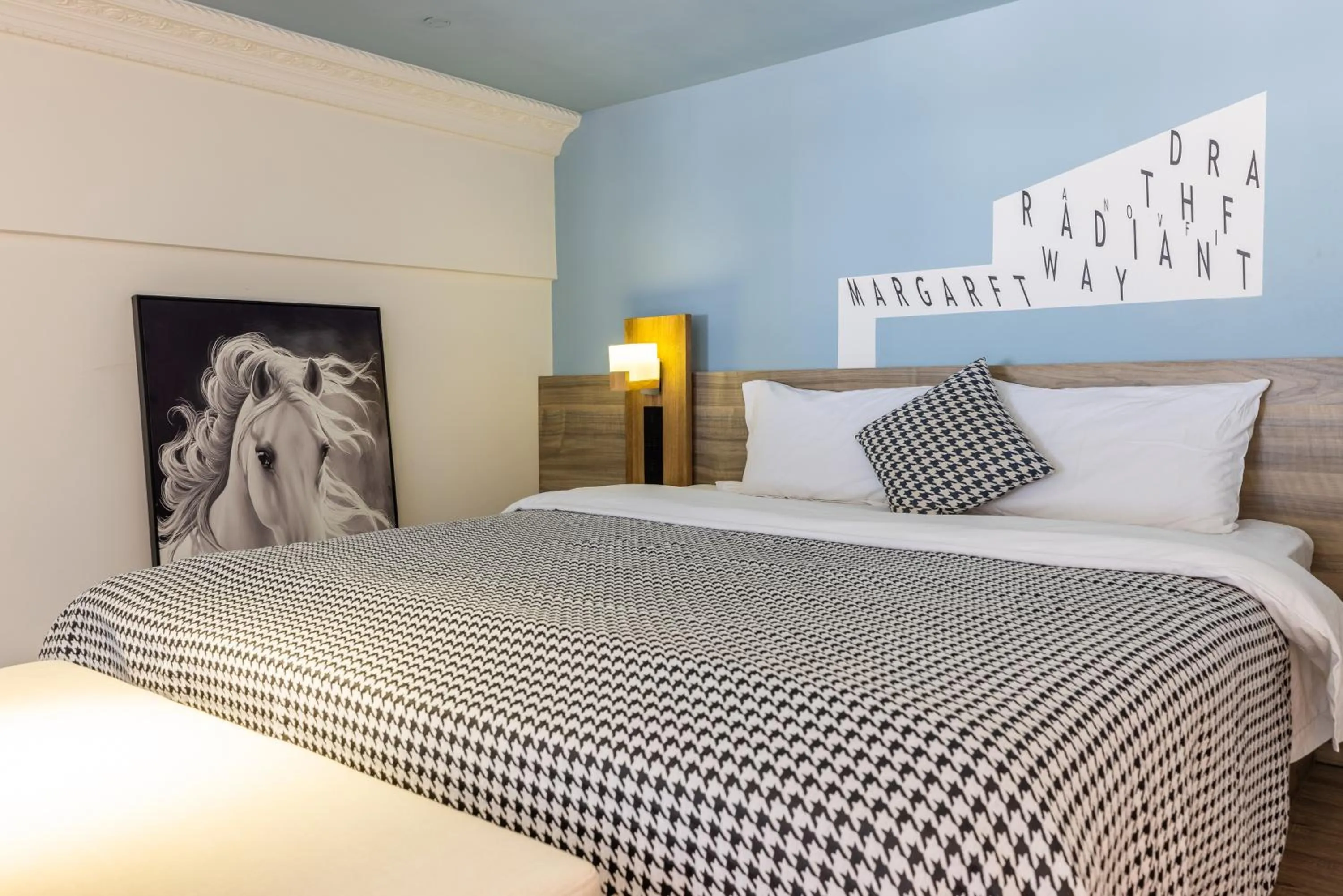 Bed in Lavender Apartment Branch