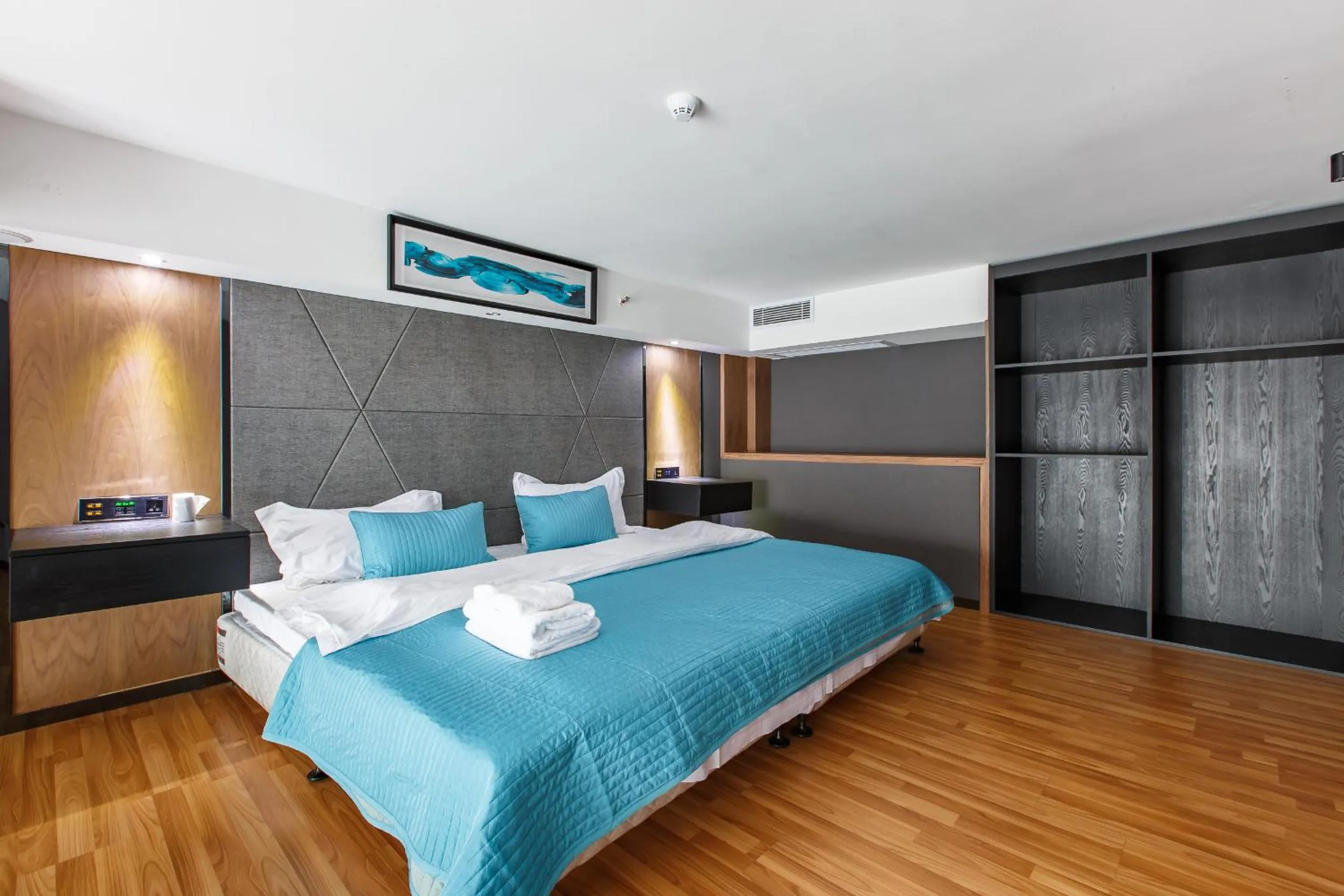 Bed in Lavender Apartment Branch