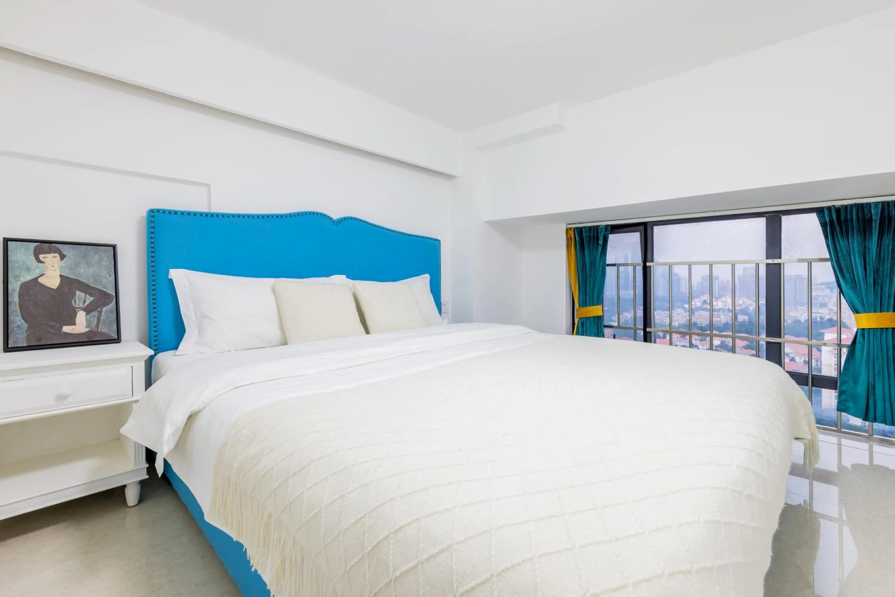 Bed in Lavender Apartment Branch