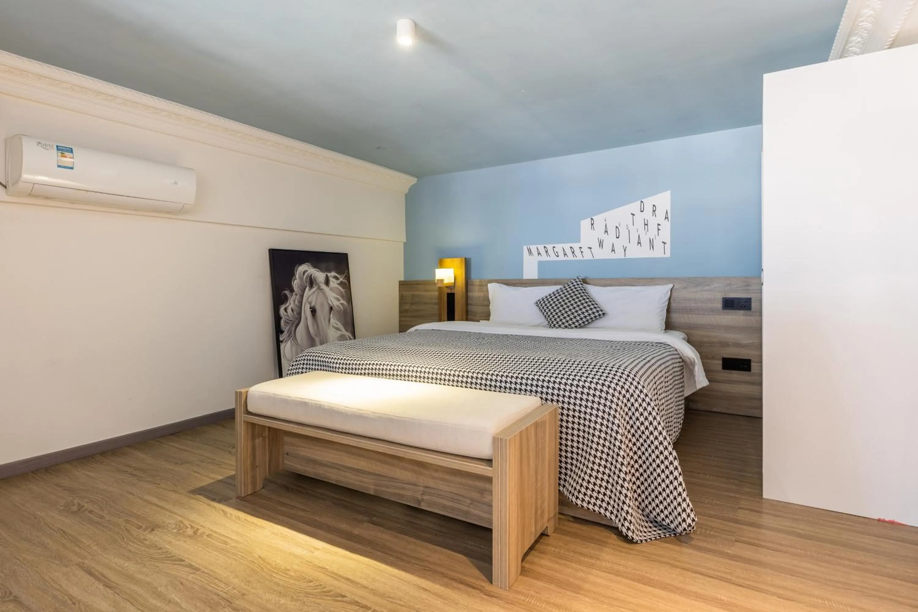 Bed in Lavender Apartment Branch