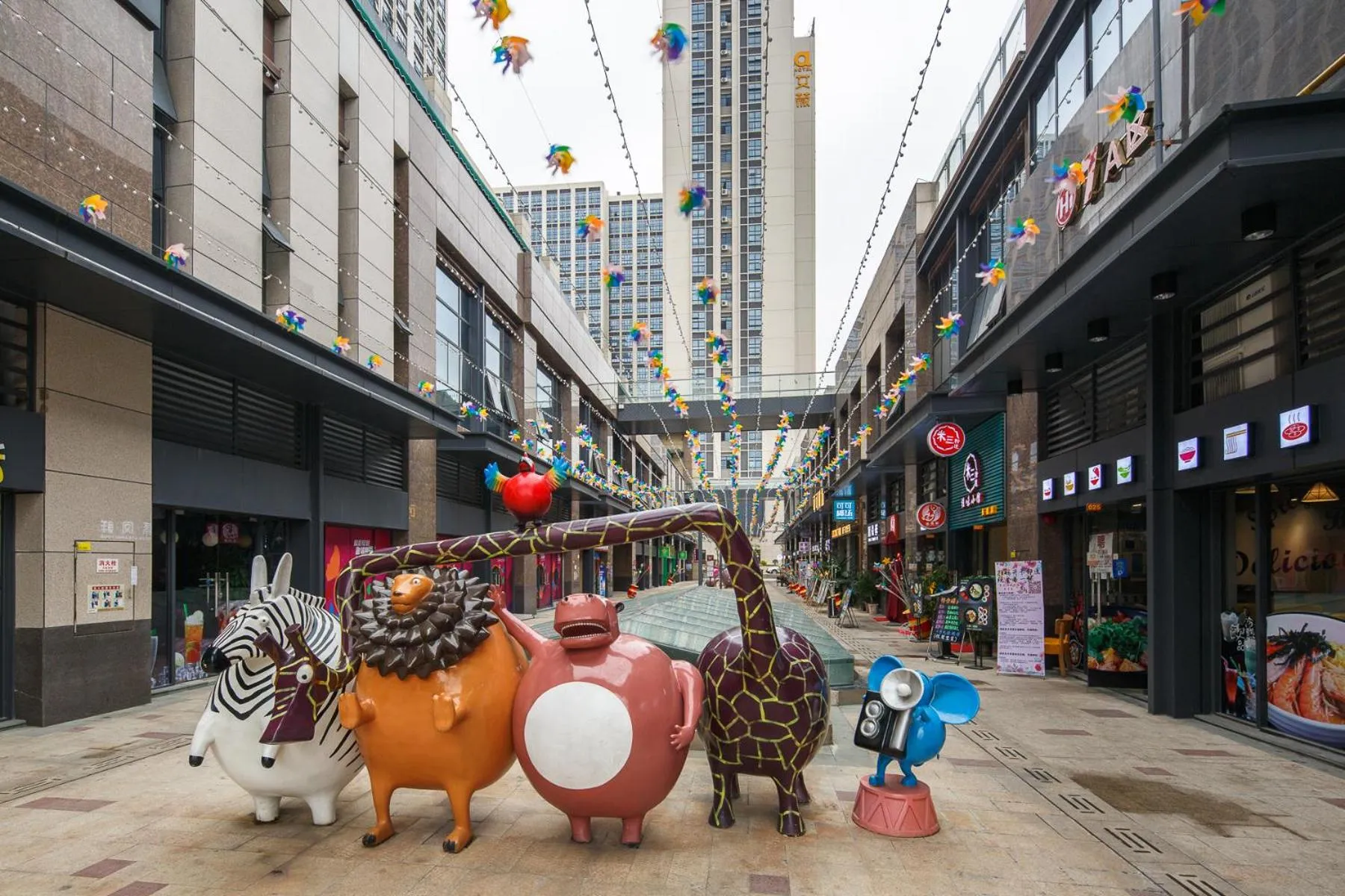 Restaurant/places to eat in Lavender Apartment Branch