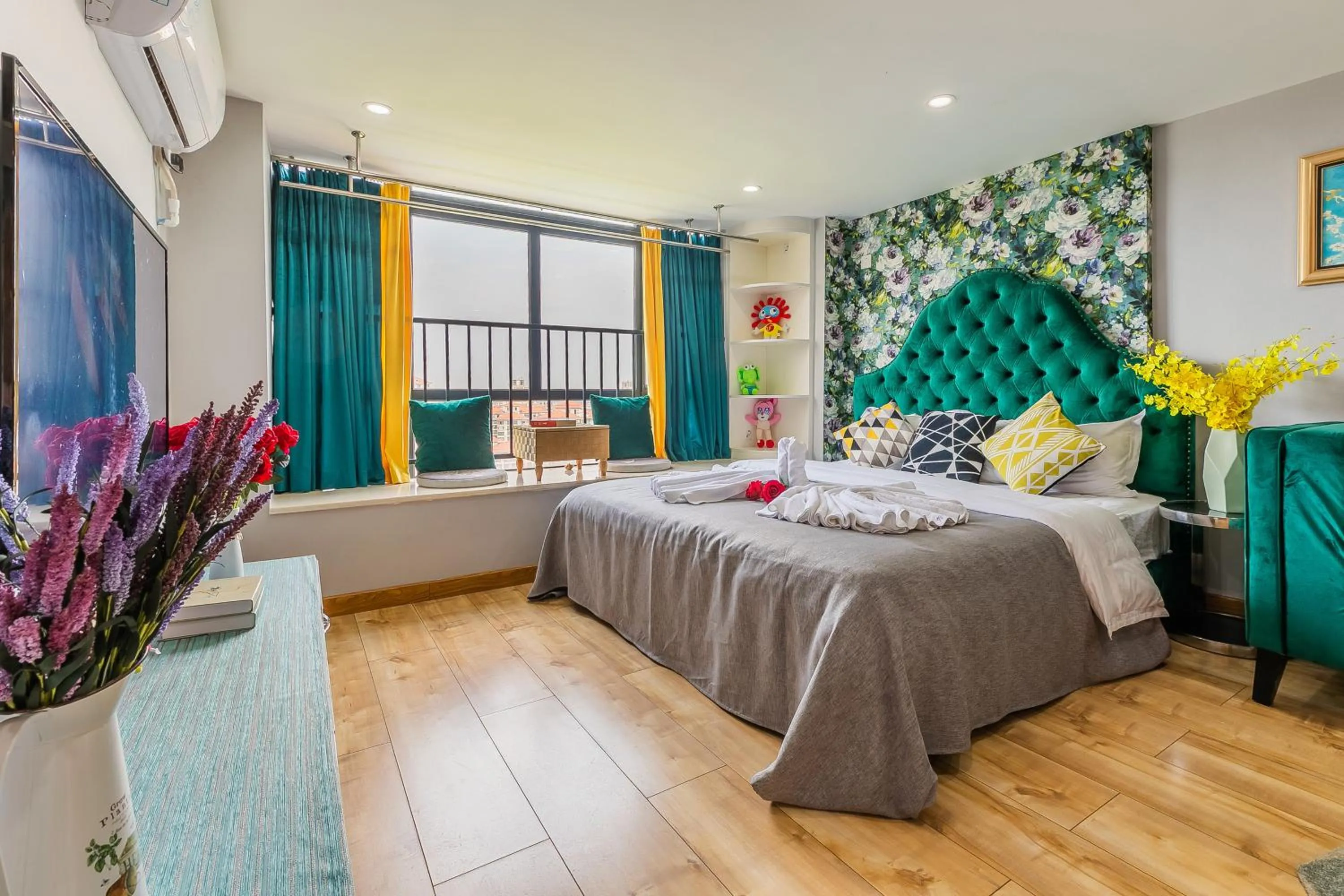 Bed in Lavender Apartment Branch