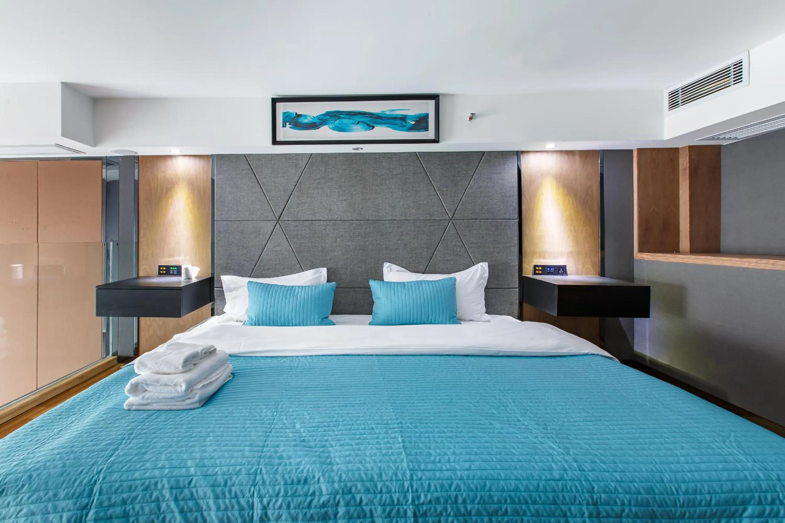 Bed in Lavender Apartment Branch