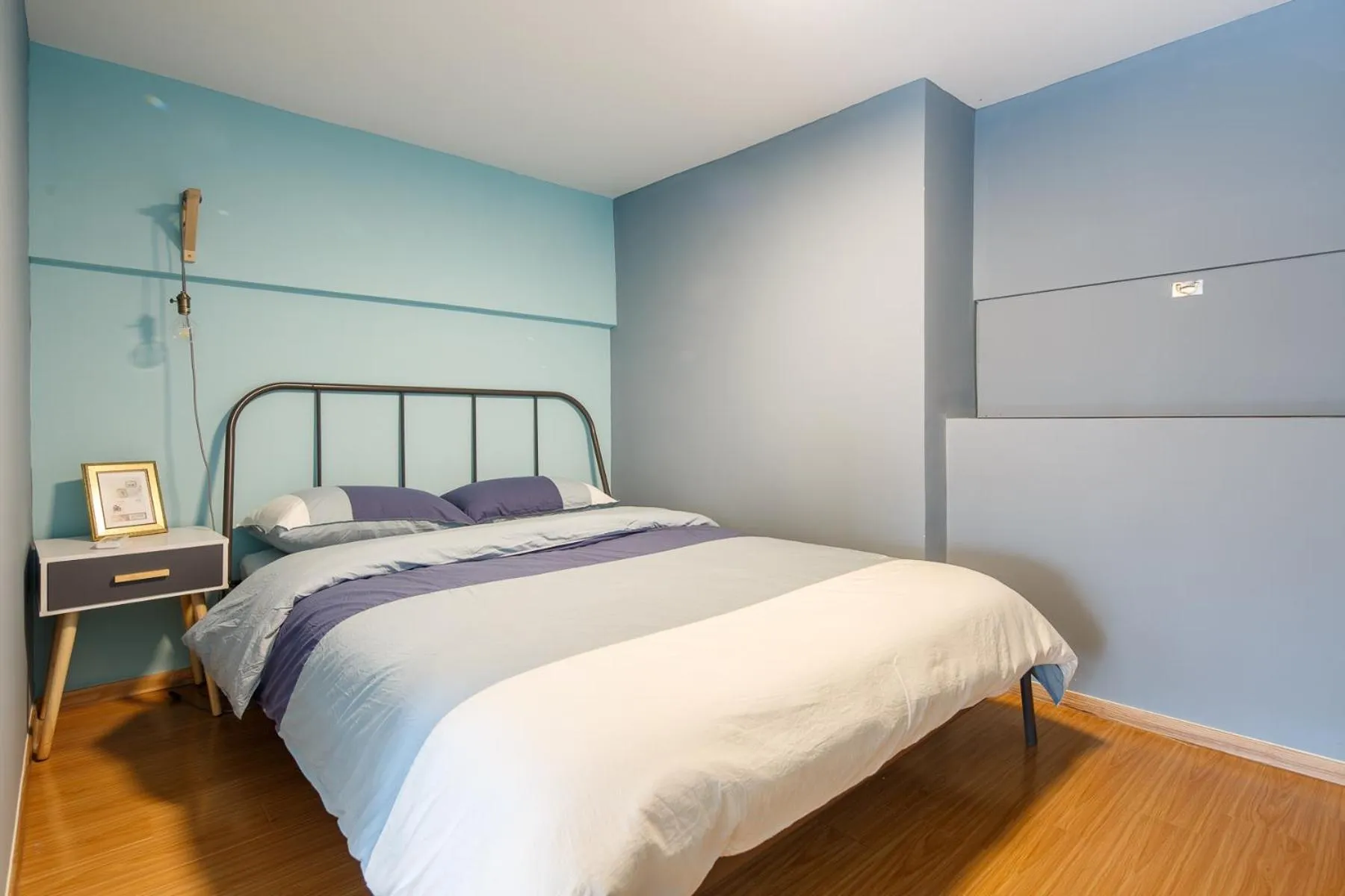 Bed in Lavender Apartment Branch