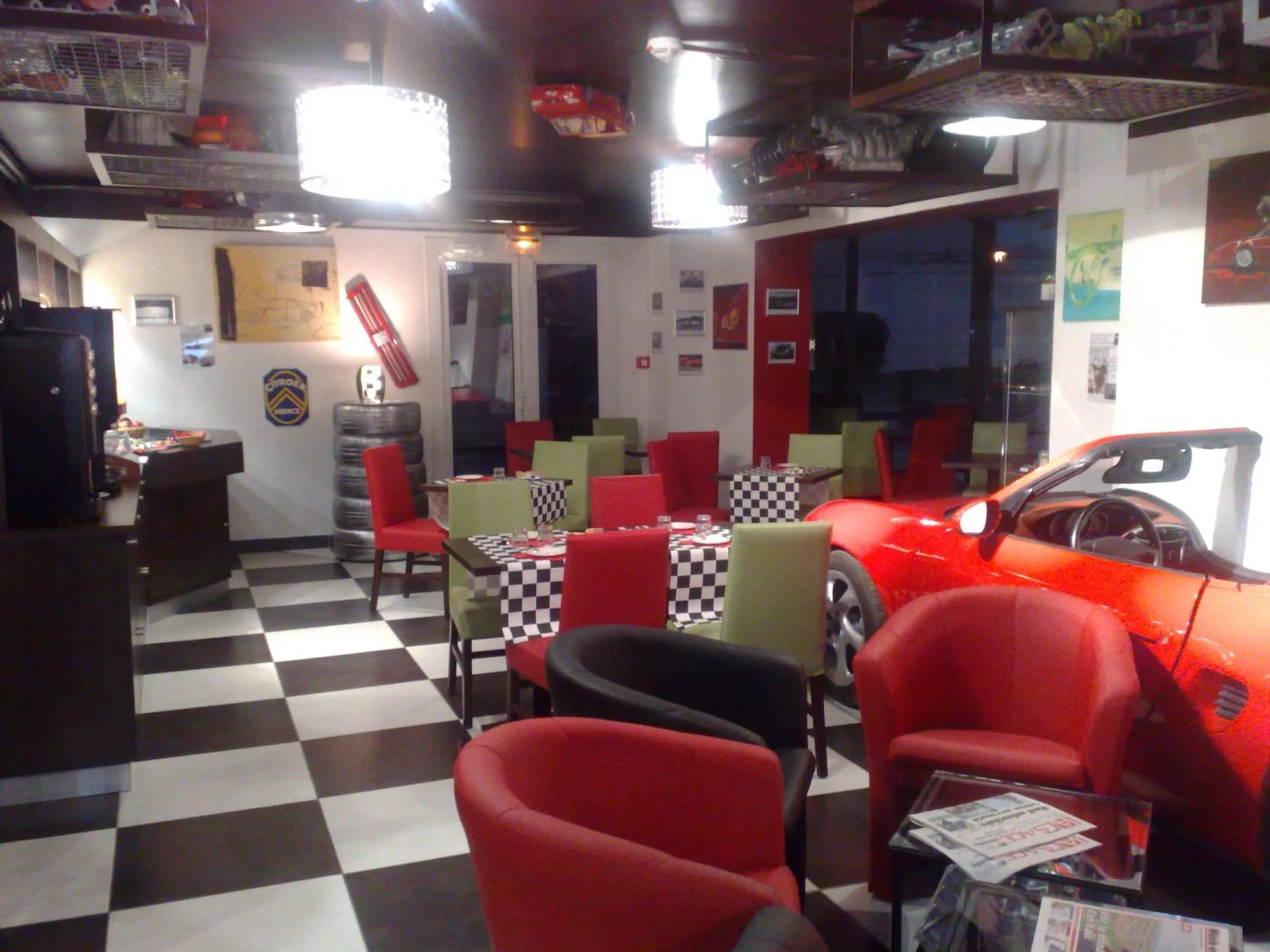 Lounge or bar in Enzo Hotel Mulhouse Sud Morschwiller le Bas