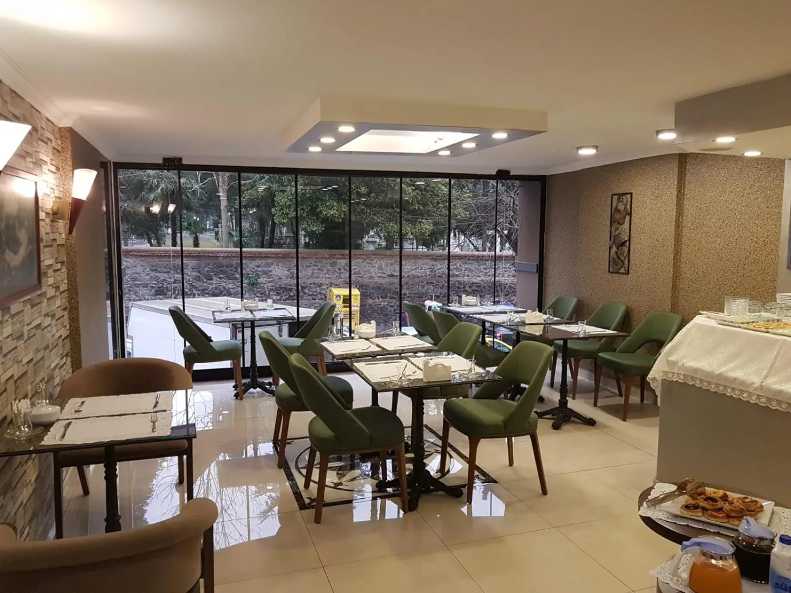 Breakfast in The Clock Suites