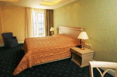 Bed in Nafsika Palace Delphi-Itea