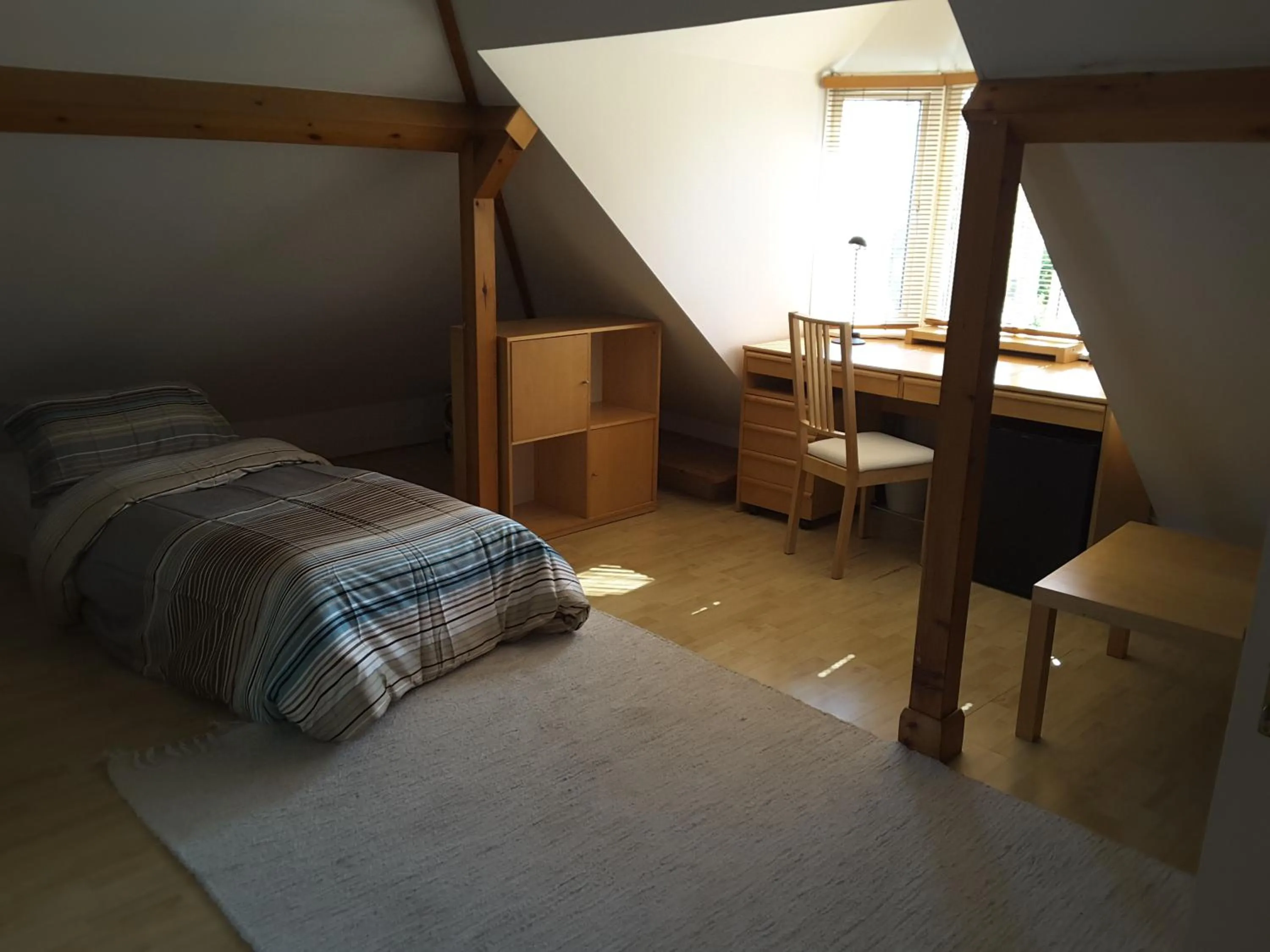 Photo of the whole room, Bed in Osterley Studio Room