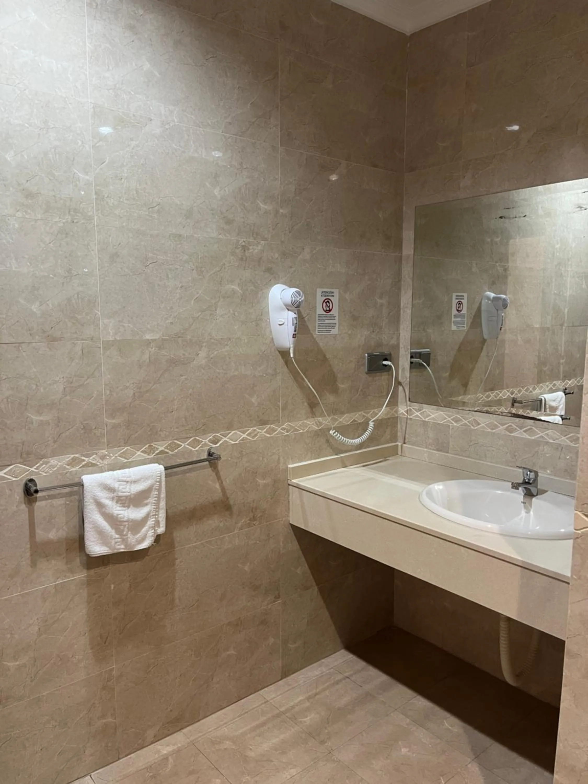 Shower in Hotel Restaurante Dama de Baza