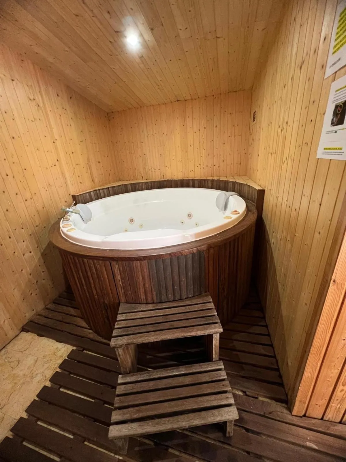 Hot Tub in Hotel Restaurante Dama de Baza