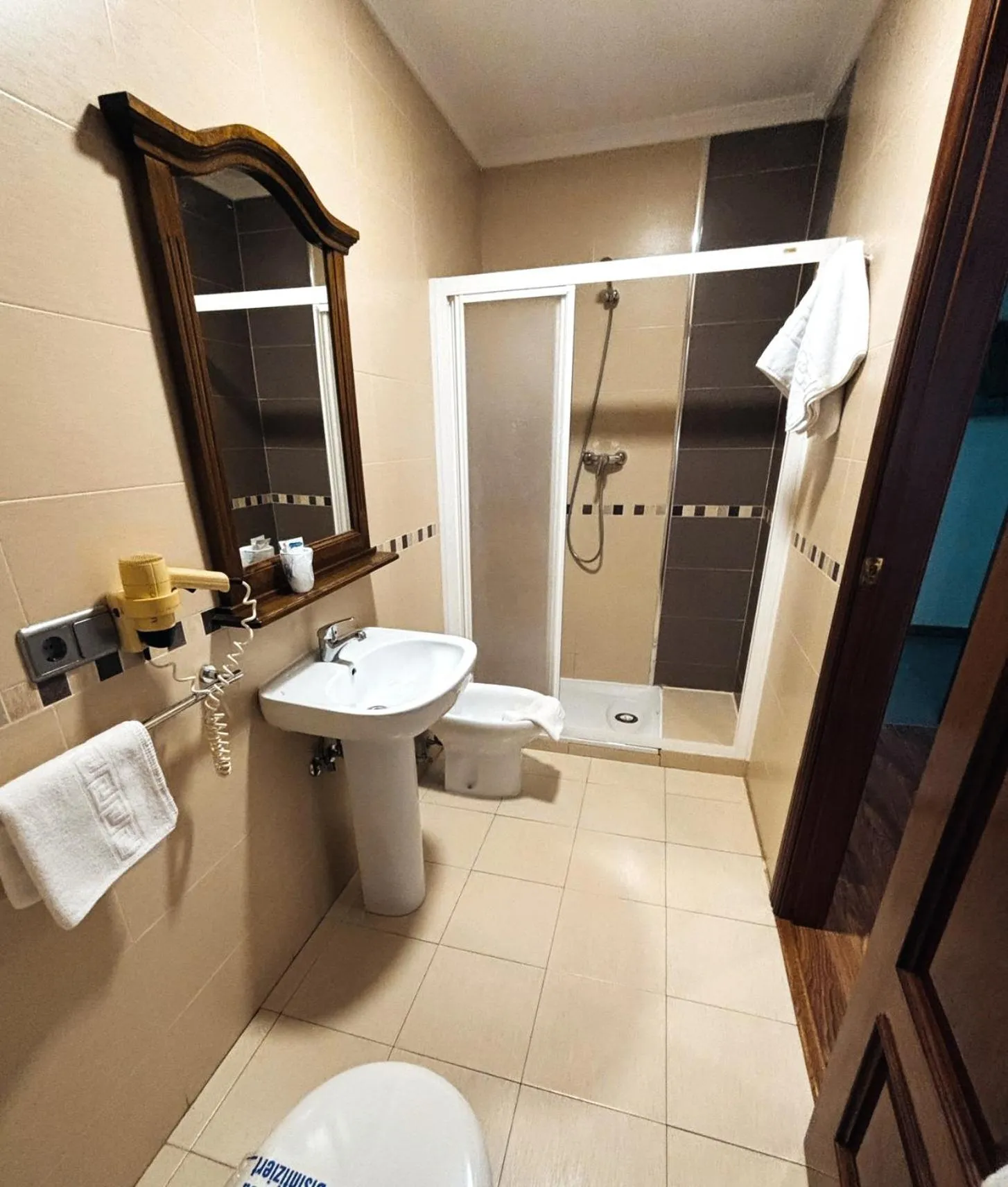 Shower in Hotel Restaurante Dama de Baza