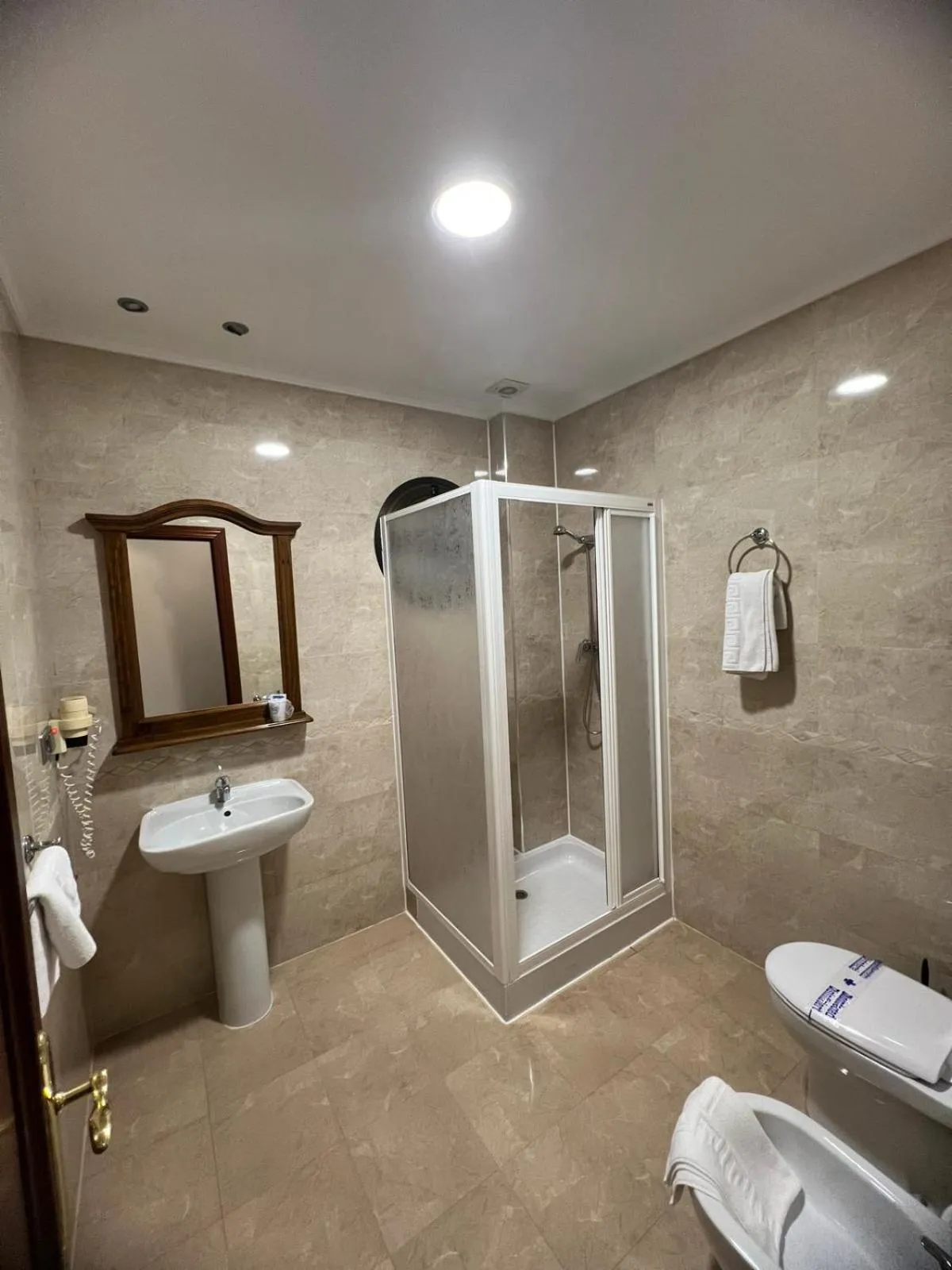 Shower in Hotel Restaurante Dama de Baza