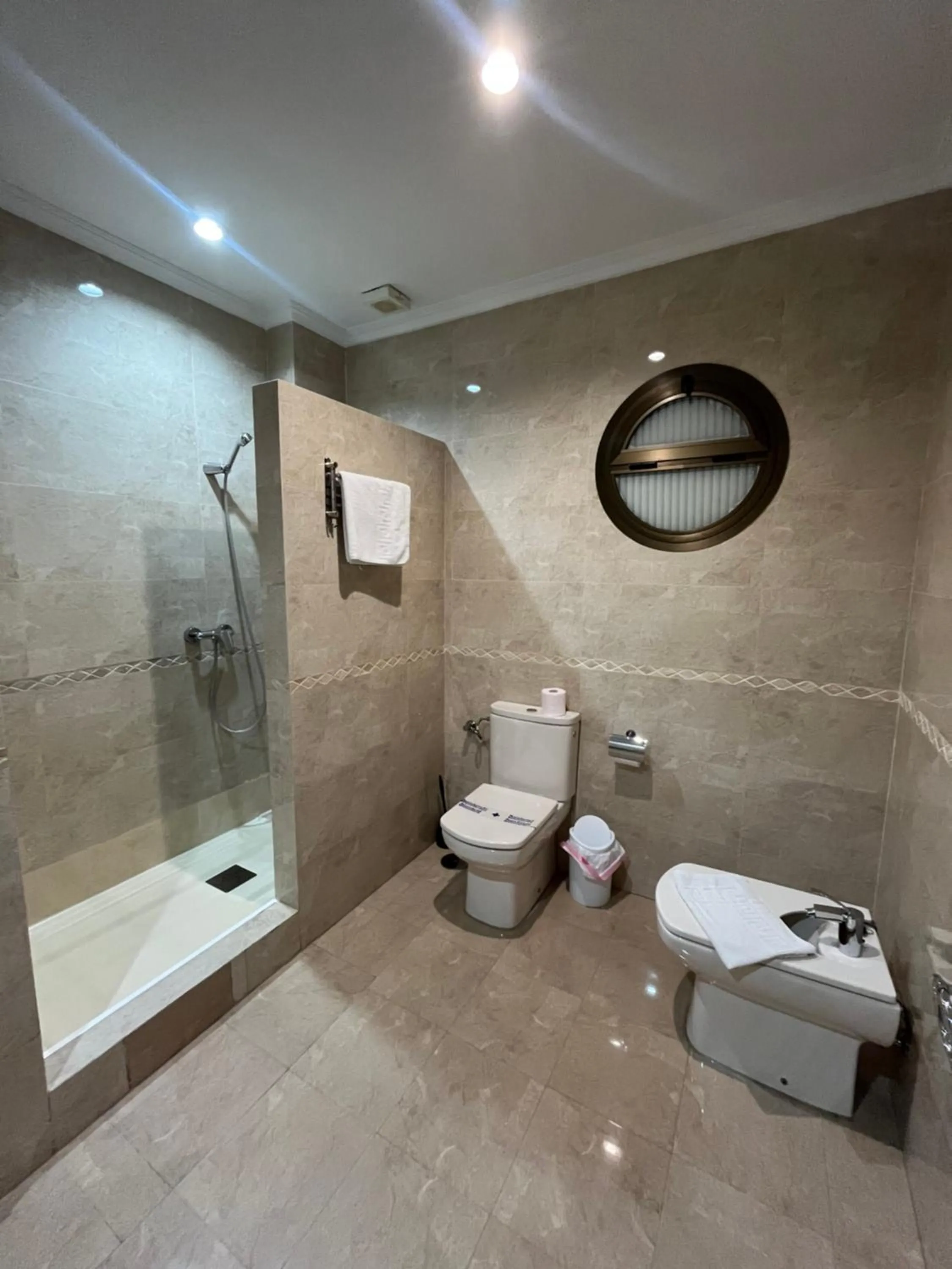 Shower in Hotel Restaurante Dama de Baza