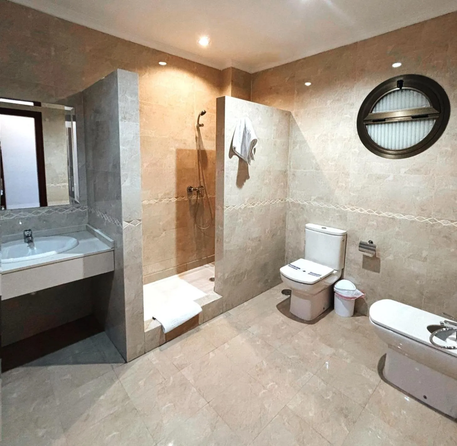 Bathroom in Hotel Restaurante Dama de Baza