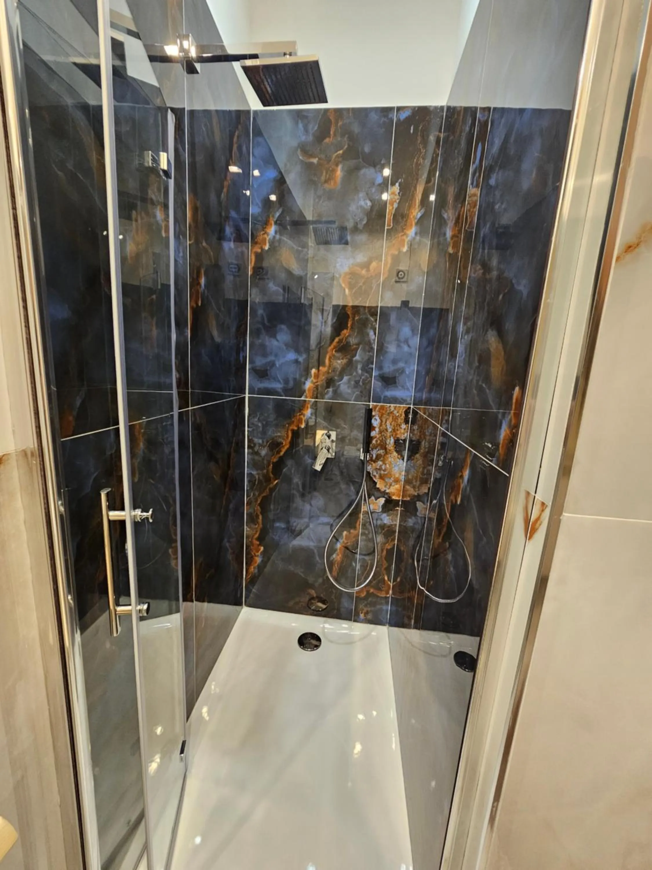 Shower in The Spanish Palace, Suites, Rooms, Apartments & Terraces