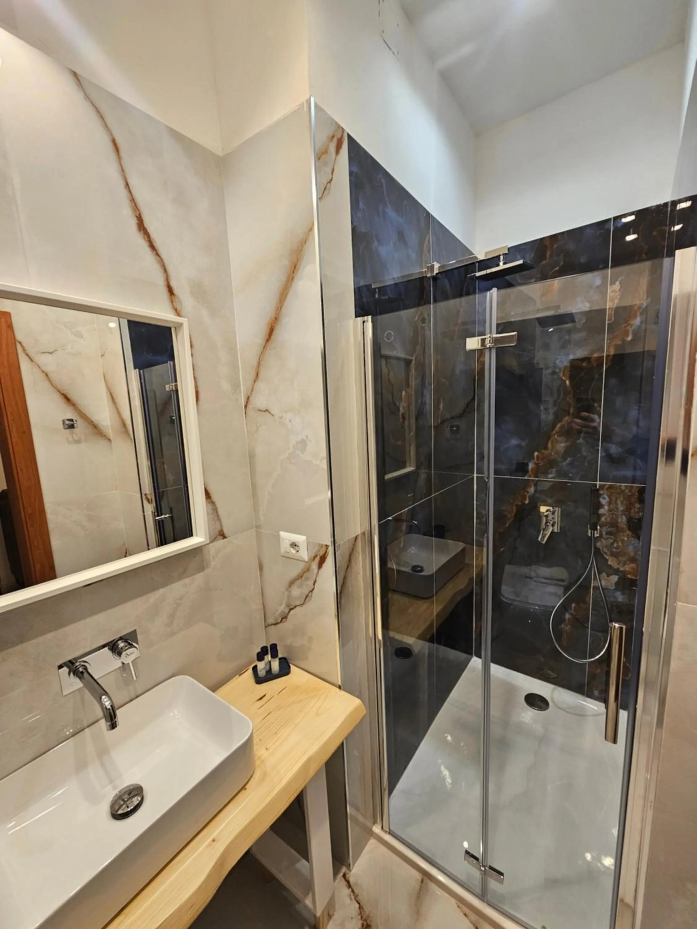 Shower in The Spanish Palace, Suites, Rooms, Apartments & Terraces