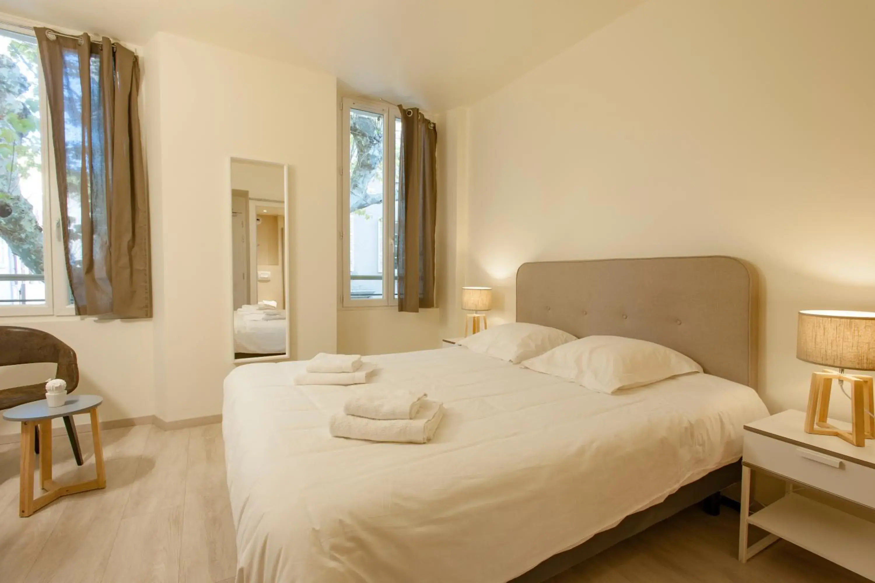 Standard Double Room in Hotel Restaurant des Maures Standard Double Room in Hotel Restaurant des Maures