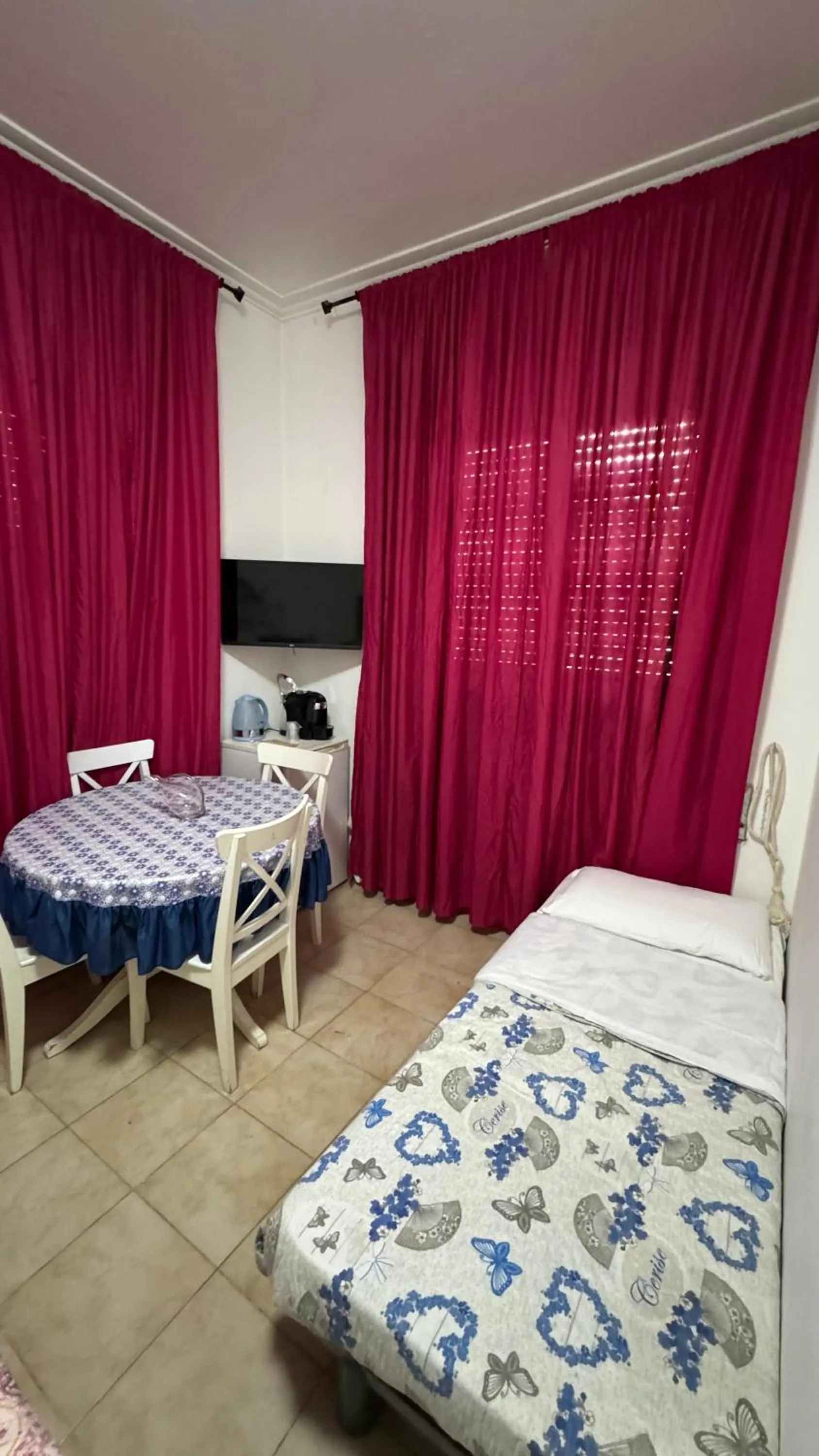 Dining area, Bed in Gateway Residence