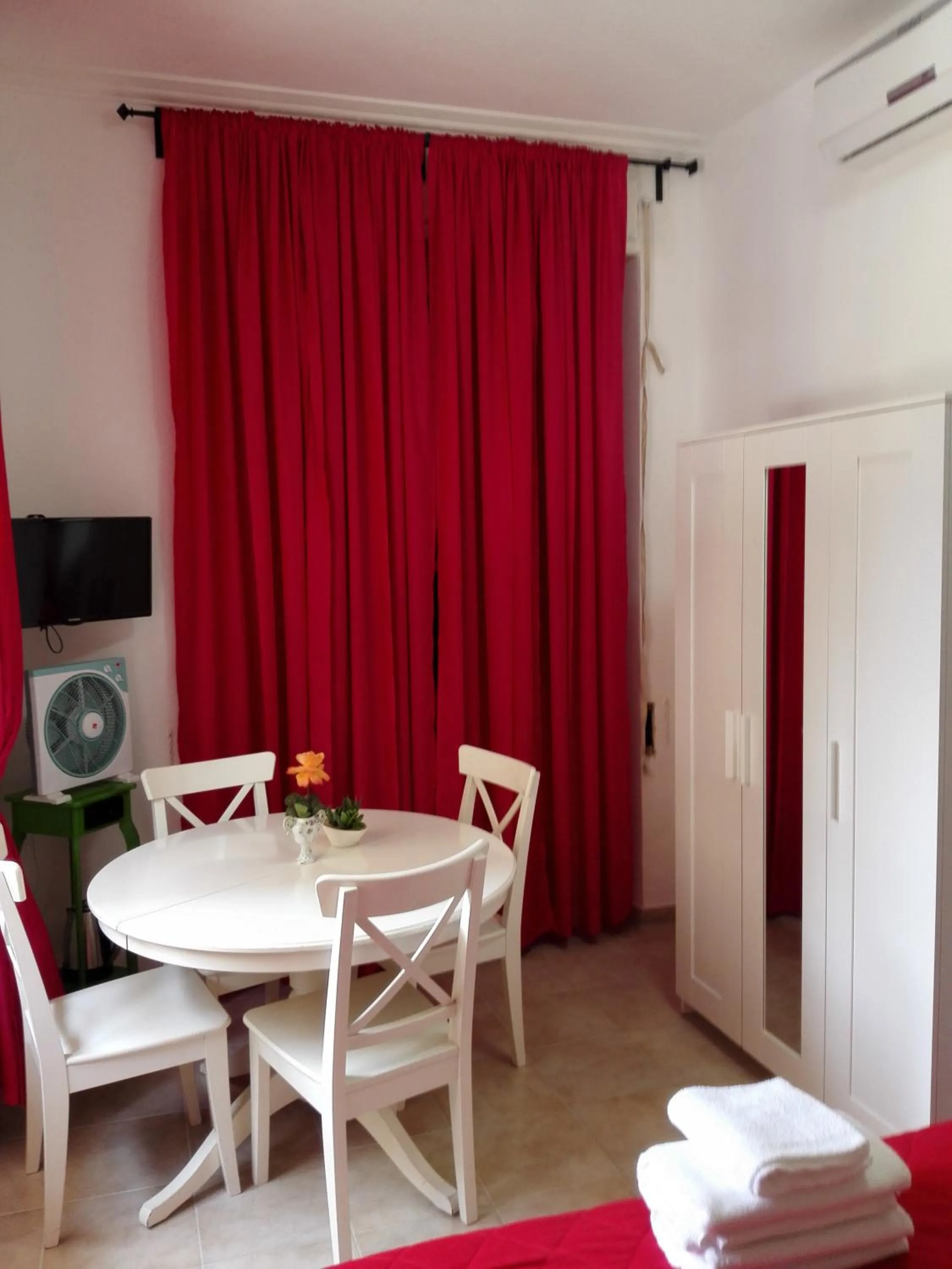 Dining area in Gateway Residence