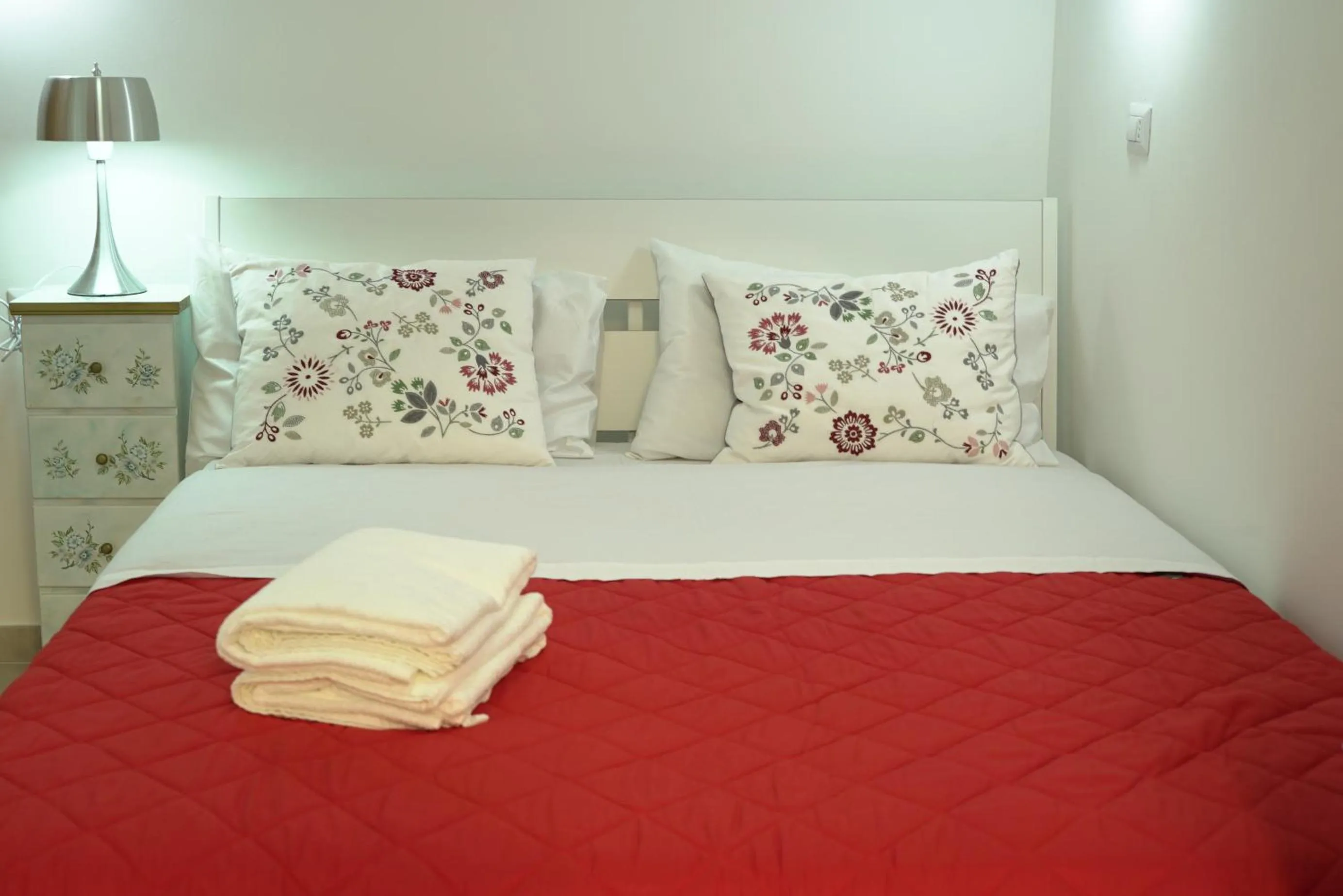 cot, Bed in Gateway Residence