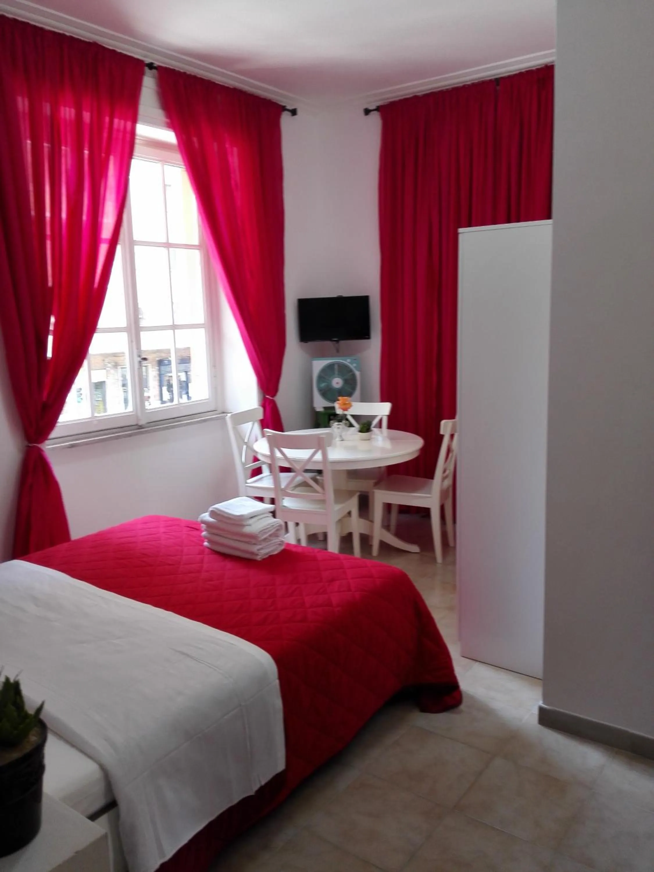 Bedroom, Bed in Gateway Residence