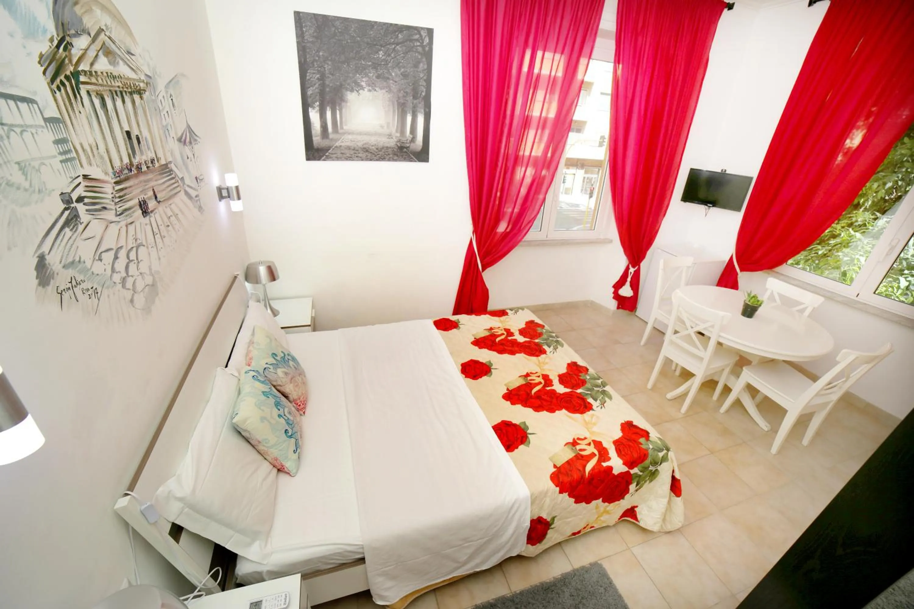 Photo of the whole room in Gateway Residence