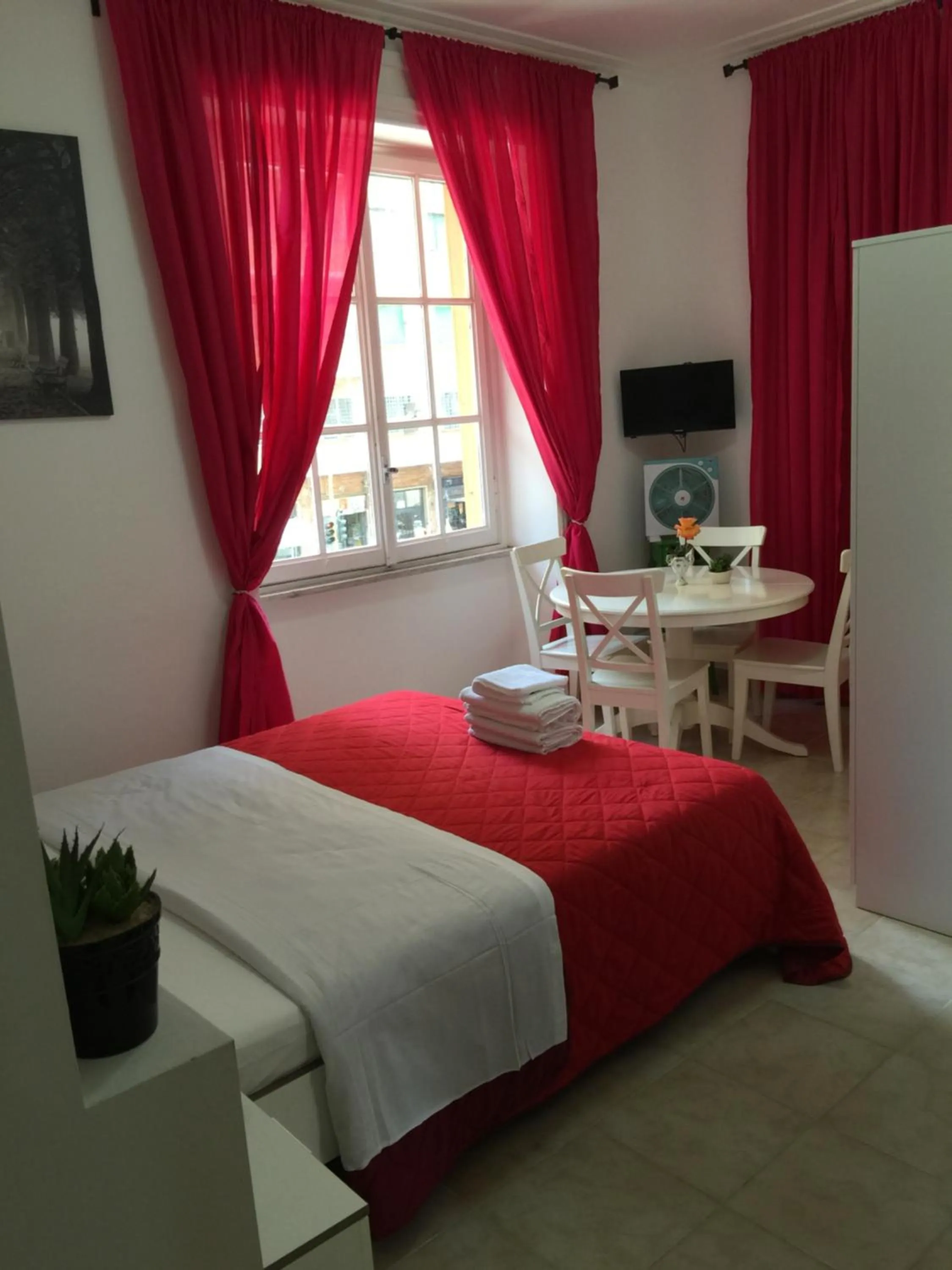 Photo of the whole room, Bed in Gateway Residence