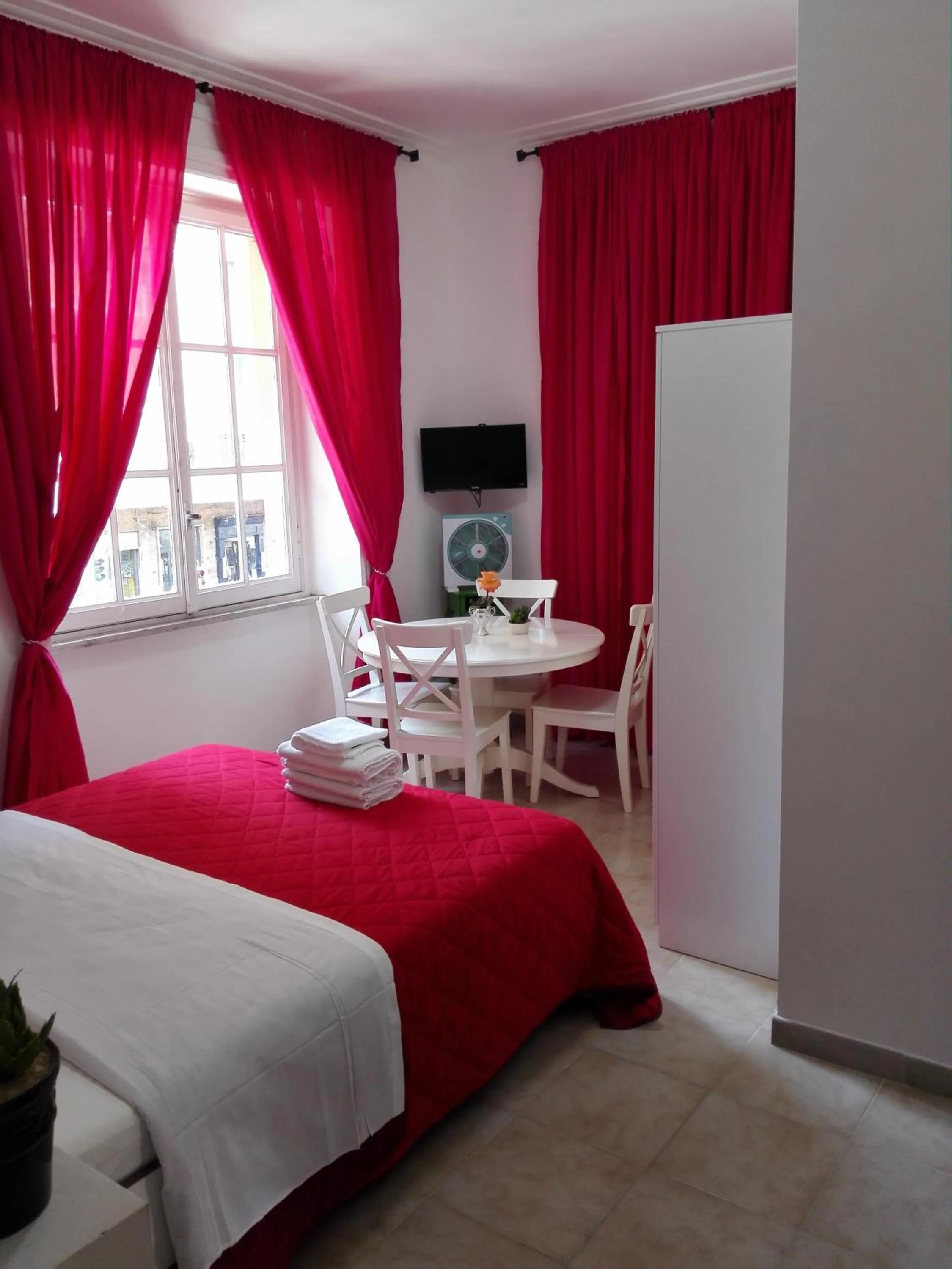 Photo of the whole room, Bed in Gateway Residence