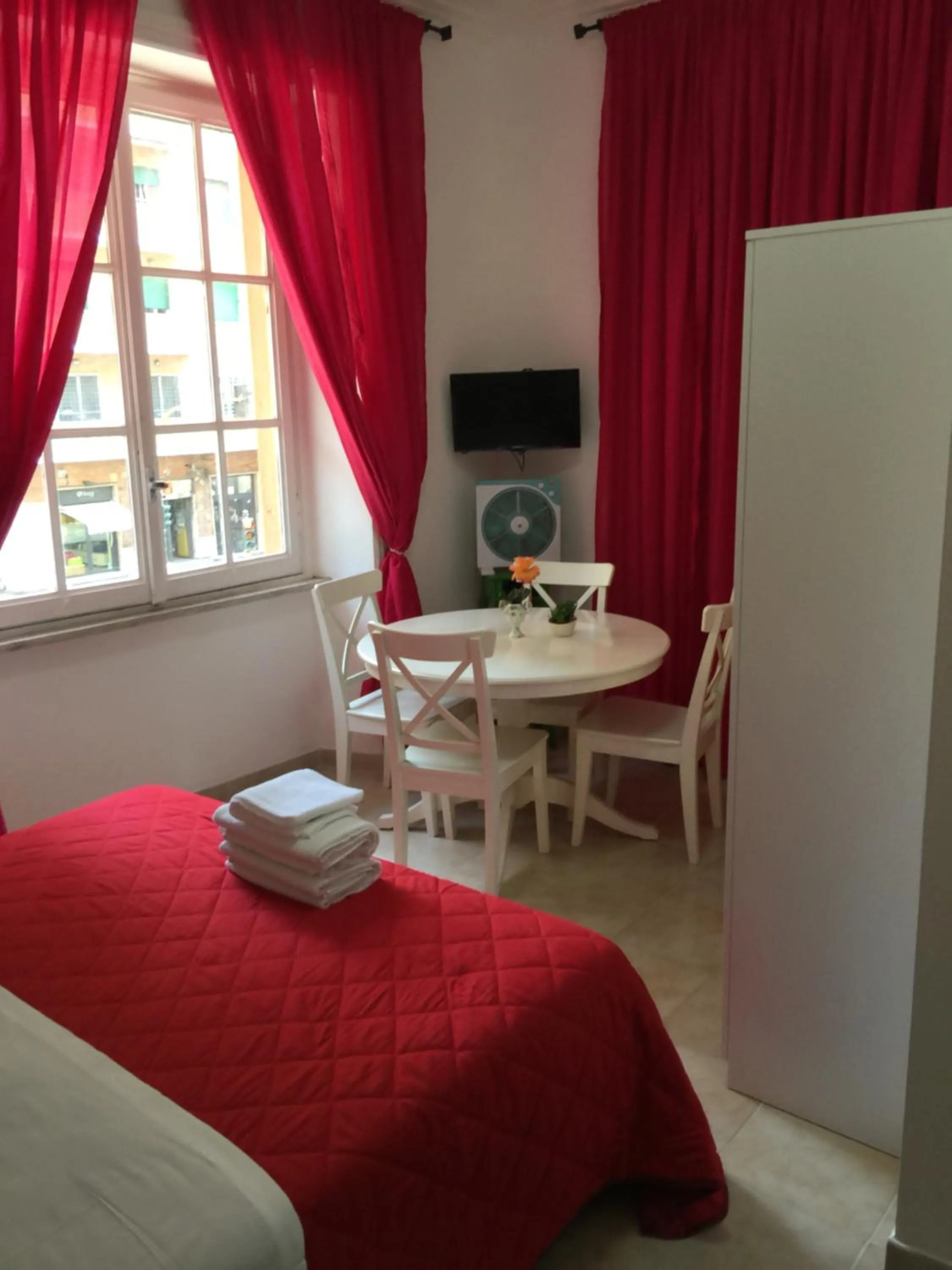 Photo of the whole room, Bed in Gateway Residence