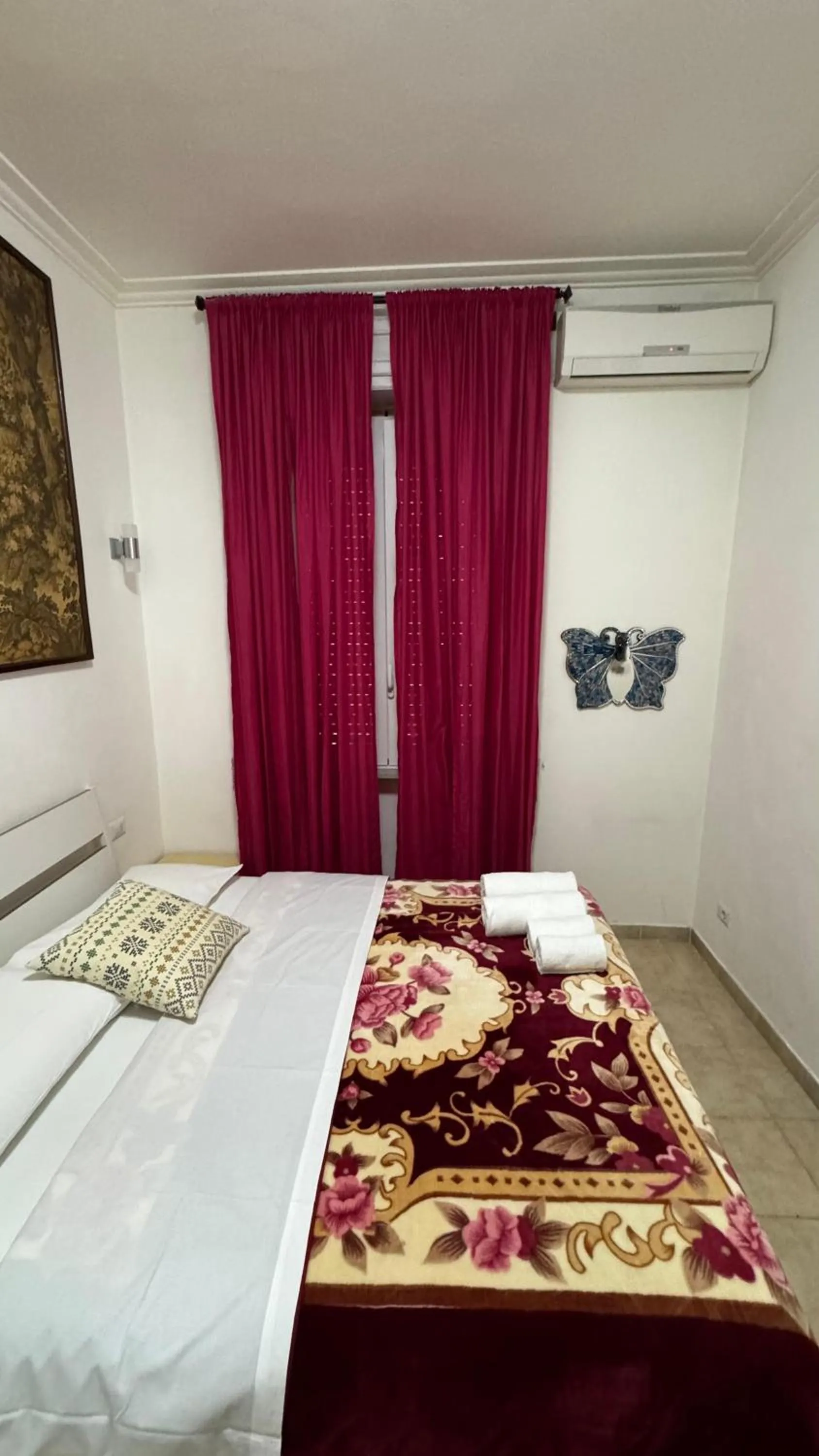 Property building, Bed in Gateway Residence