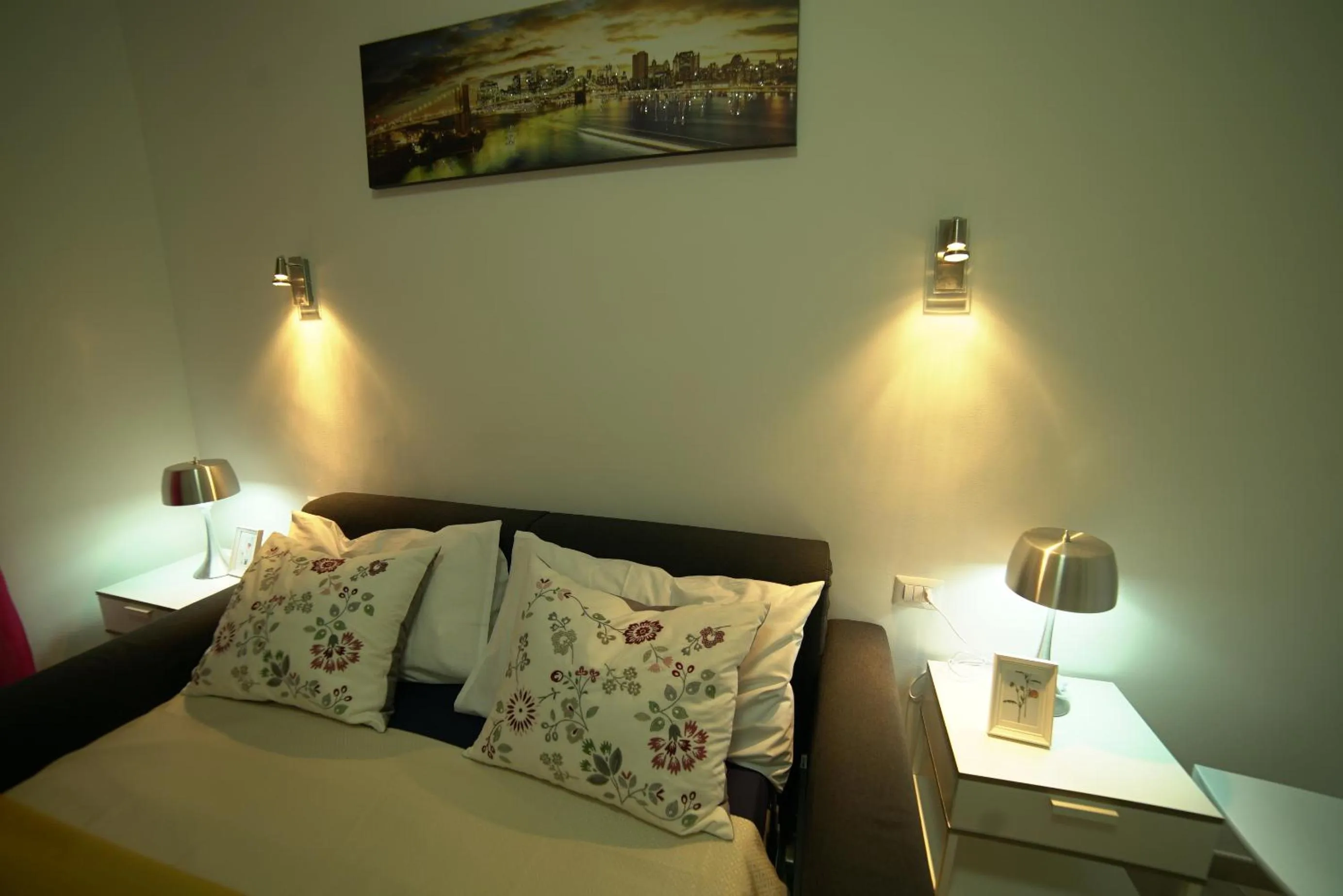 cot, Bed in Gateway Residence