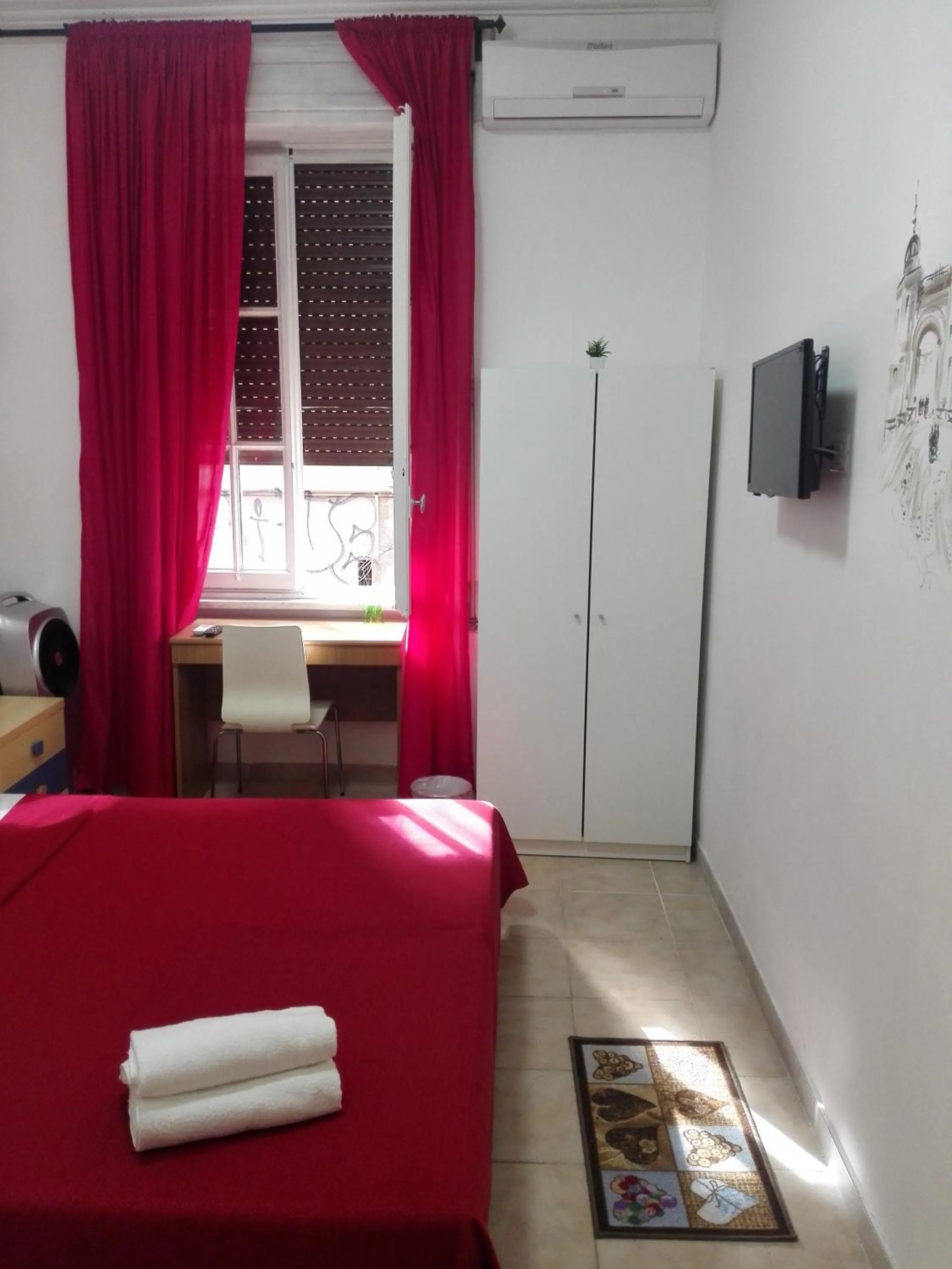 Bedroom, Bed in Gateway Residence