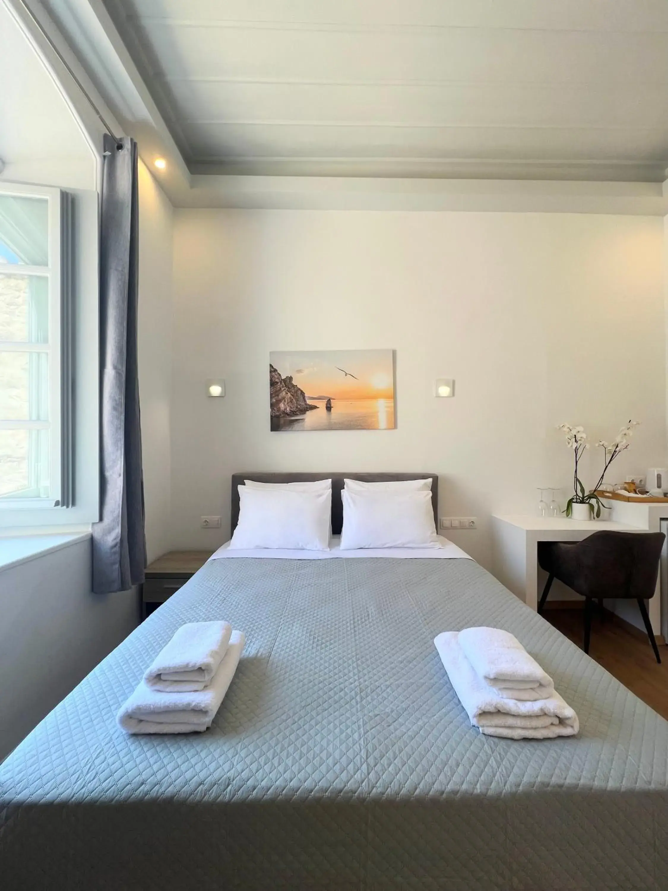 Double Room with partial Mountain View in Douskos Guesthouse Double Room with partial Mountain View in Douskos Guesthouse