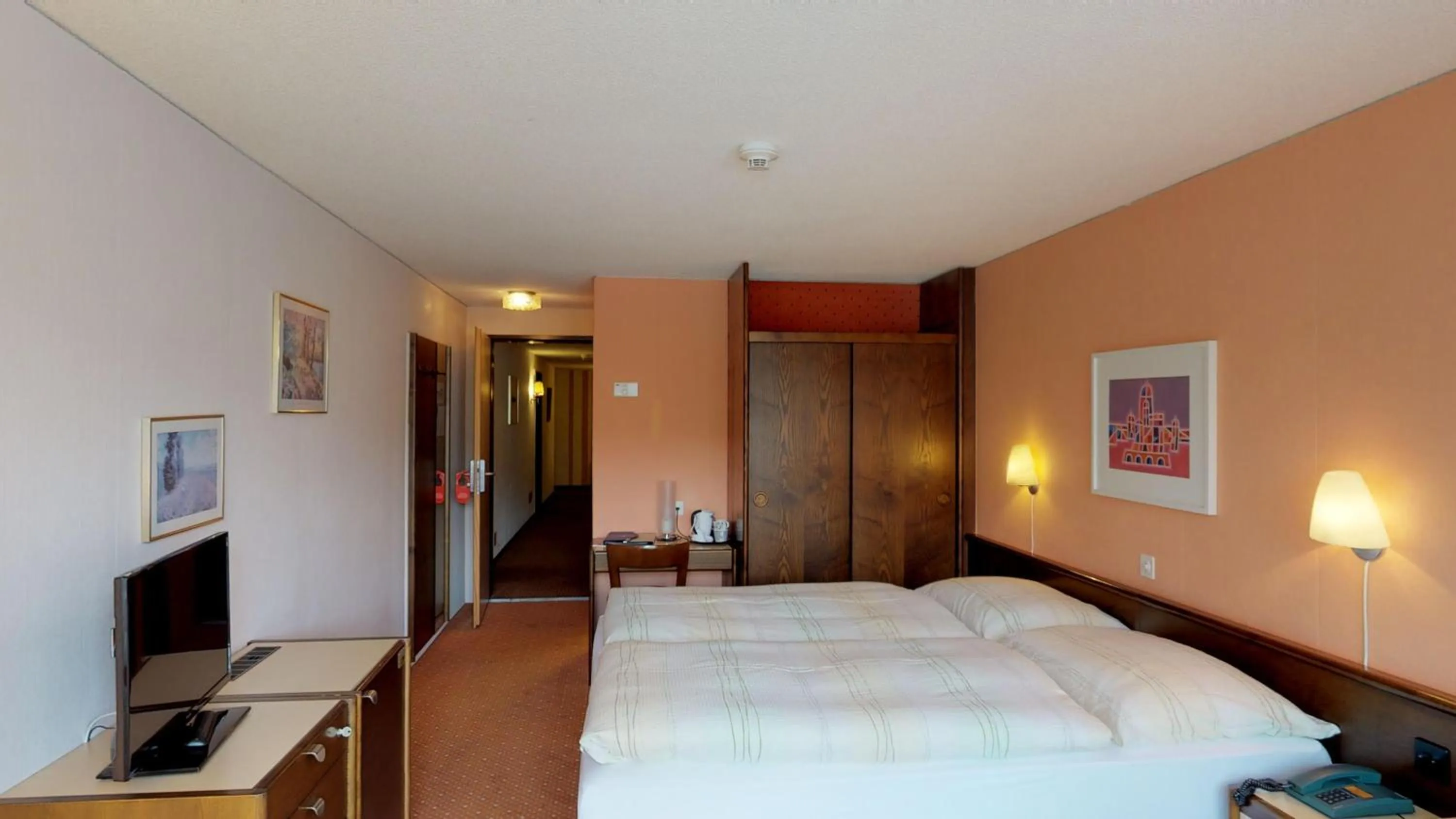 Photo of the whole room, Bed in Hotel-Restaurant Seegarten-Marina