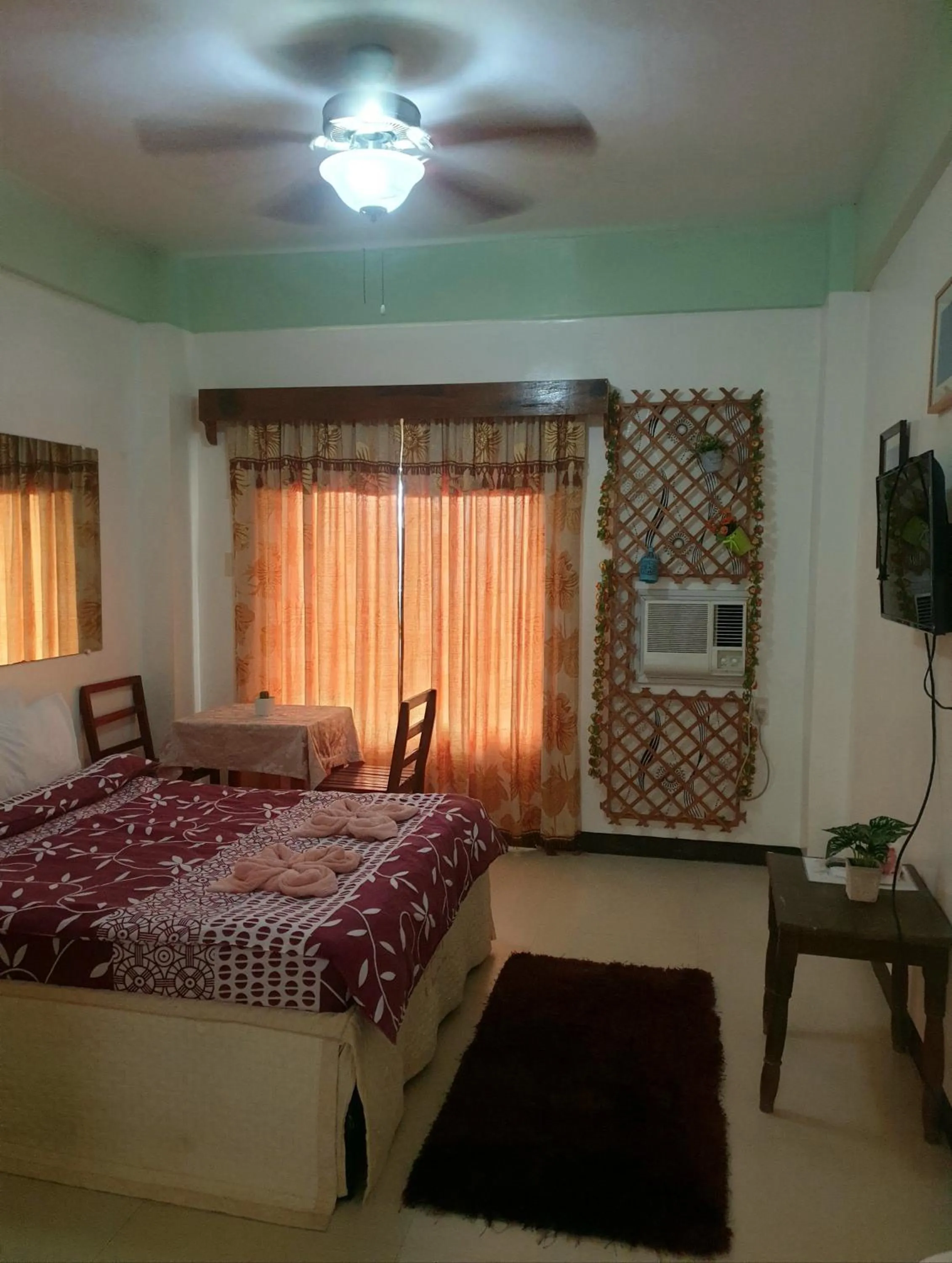 Queen Room with Balcony in Pagudpud Rinnovati