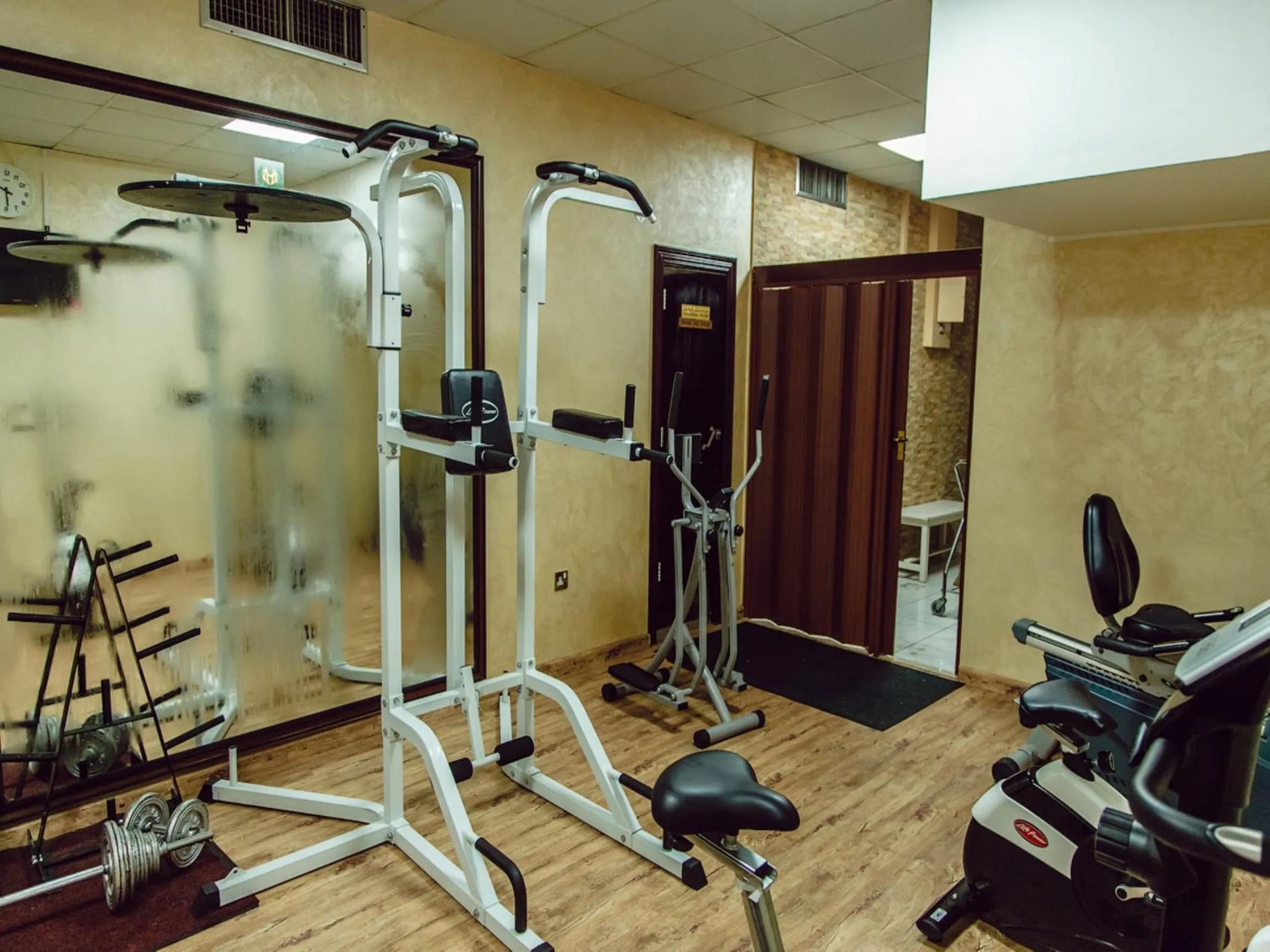 Fitness centre/facilities in Sharjah Carlton Hotel