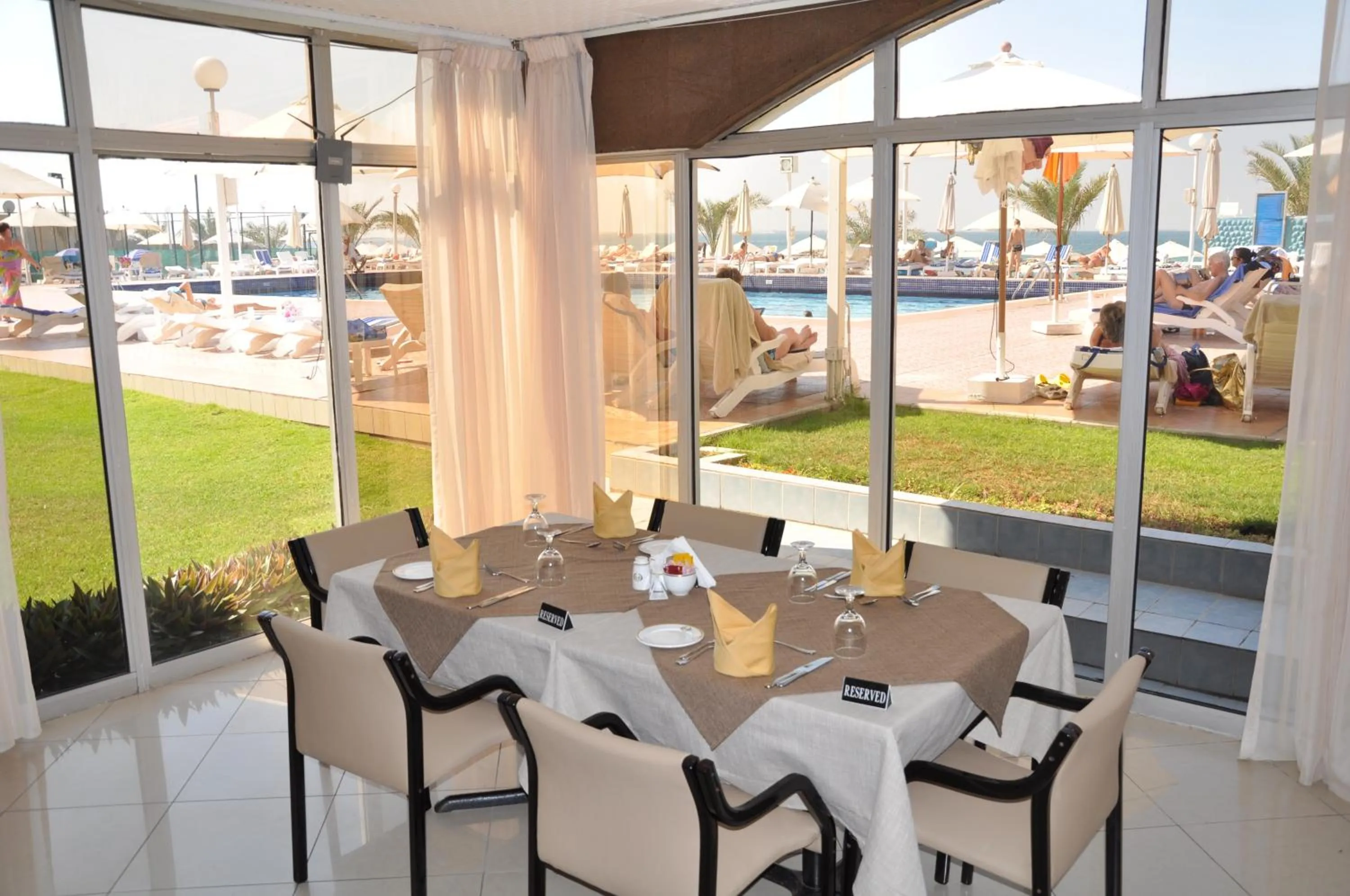 Restaurant/places to eat in Sharjah Carlton Hotel