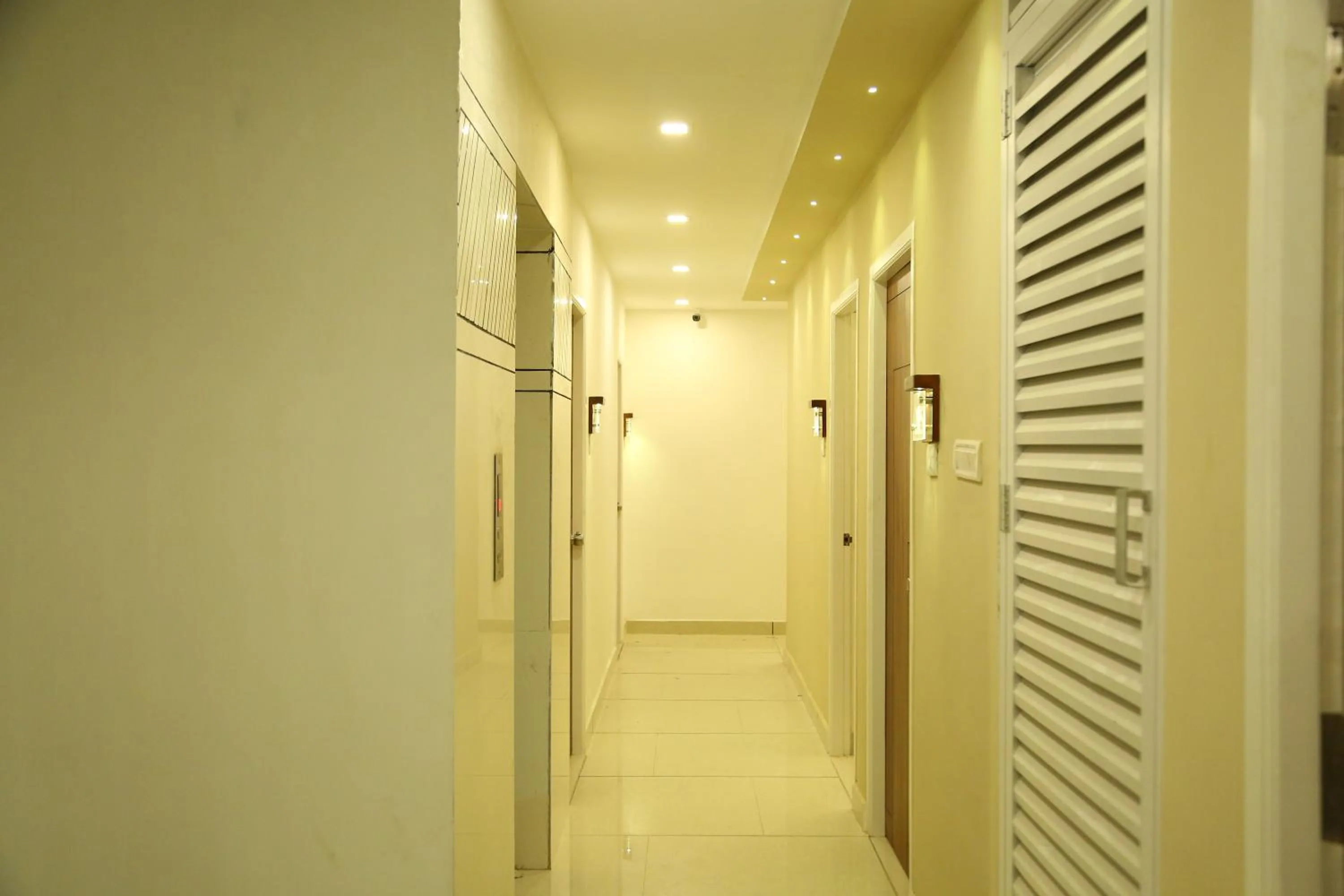 People in 4U Business Hotel