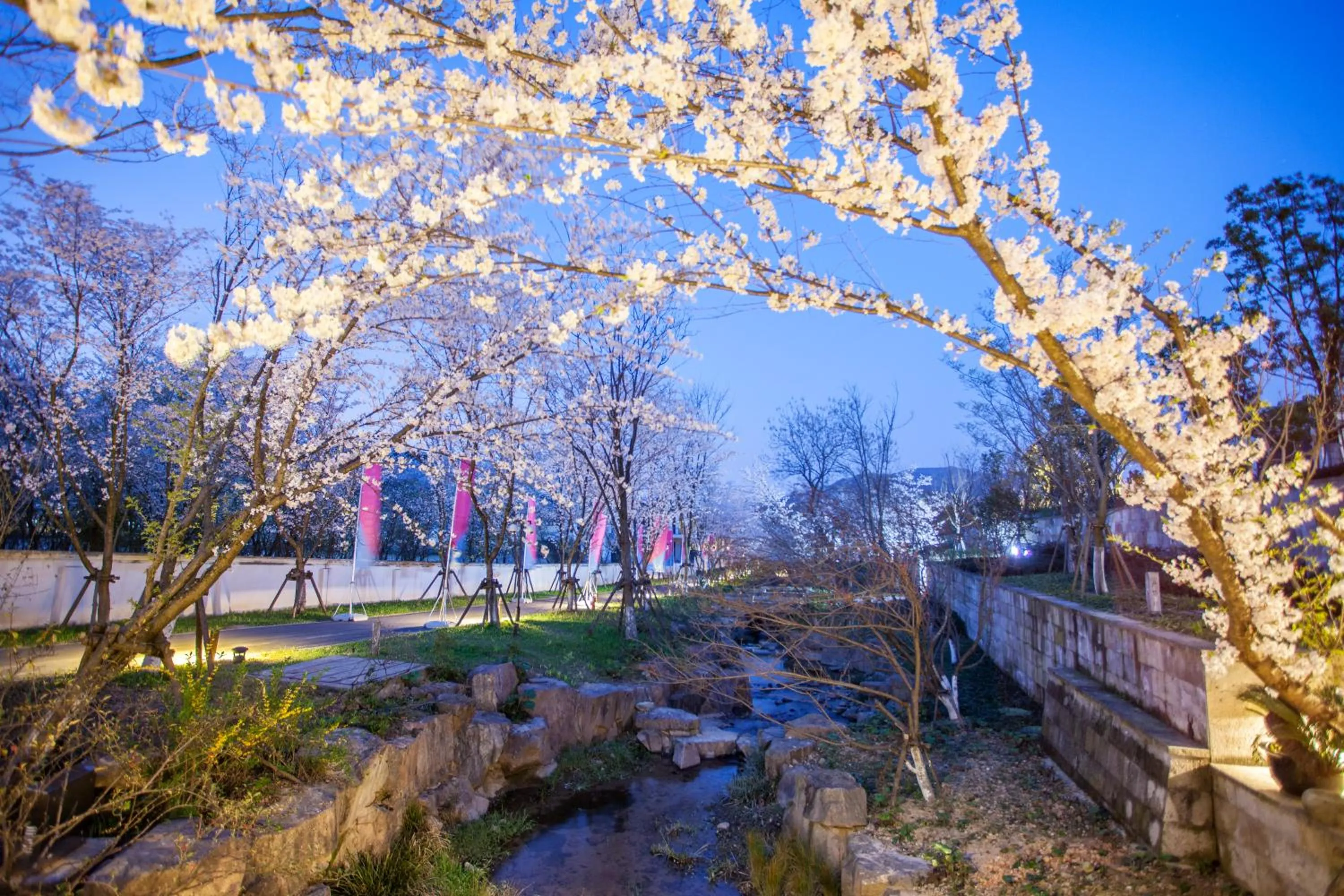 Night in Pusen Lanting Shaoxing