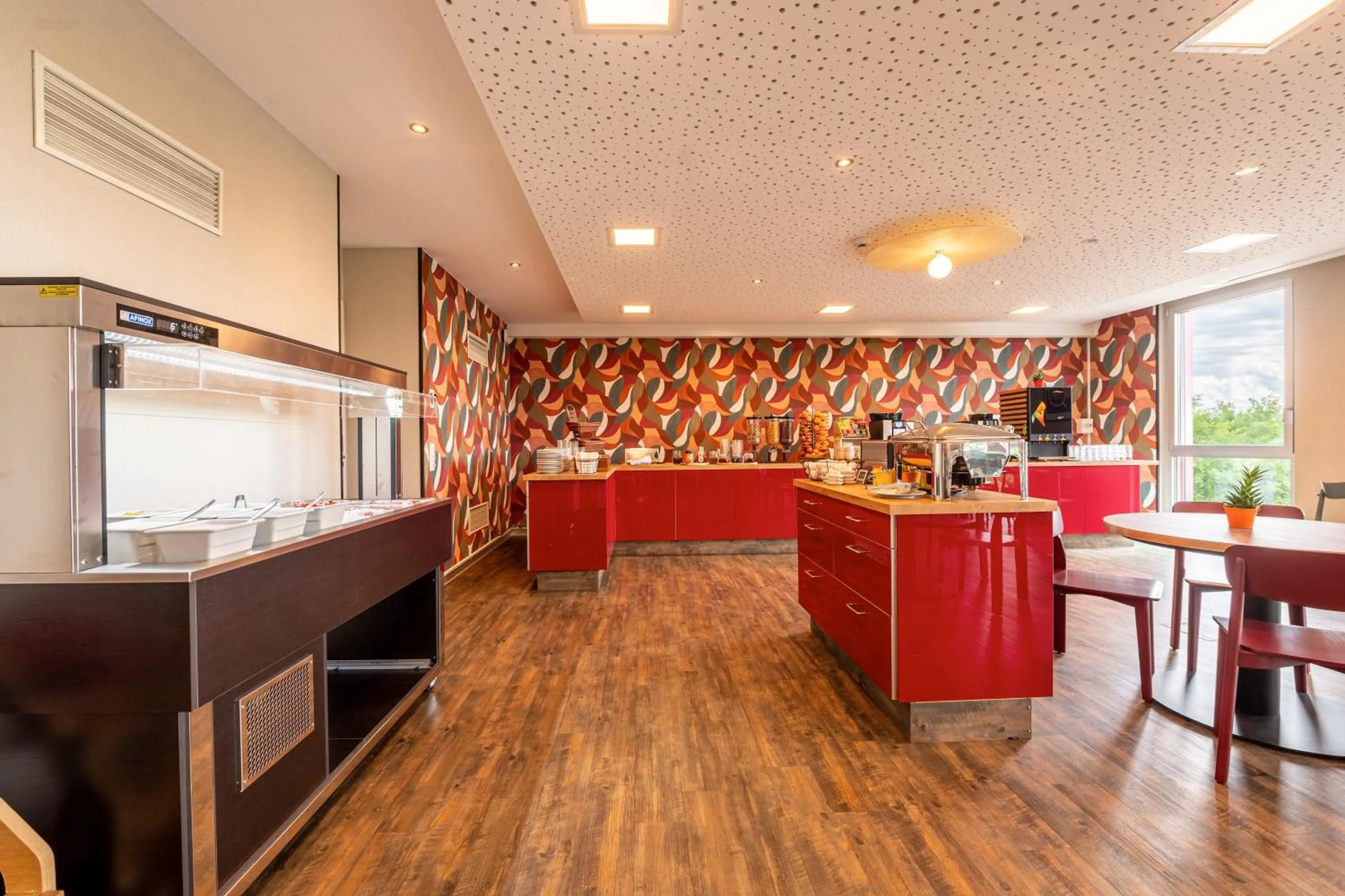 Breakfast in B&B HOTEL Lully 3 Lakes