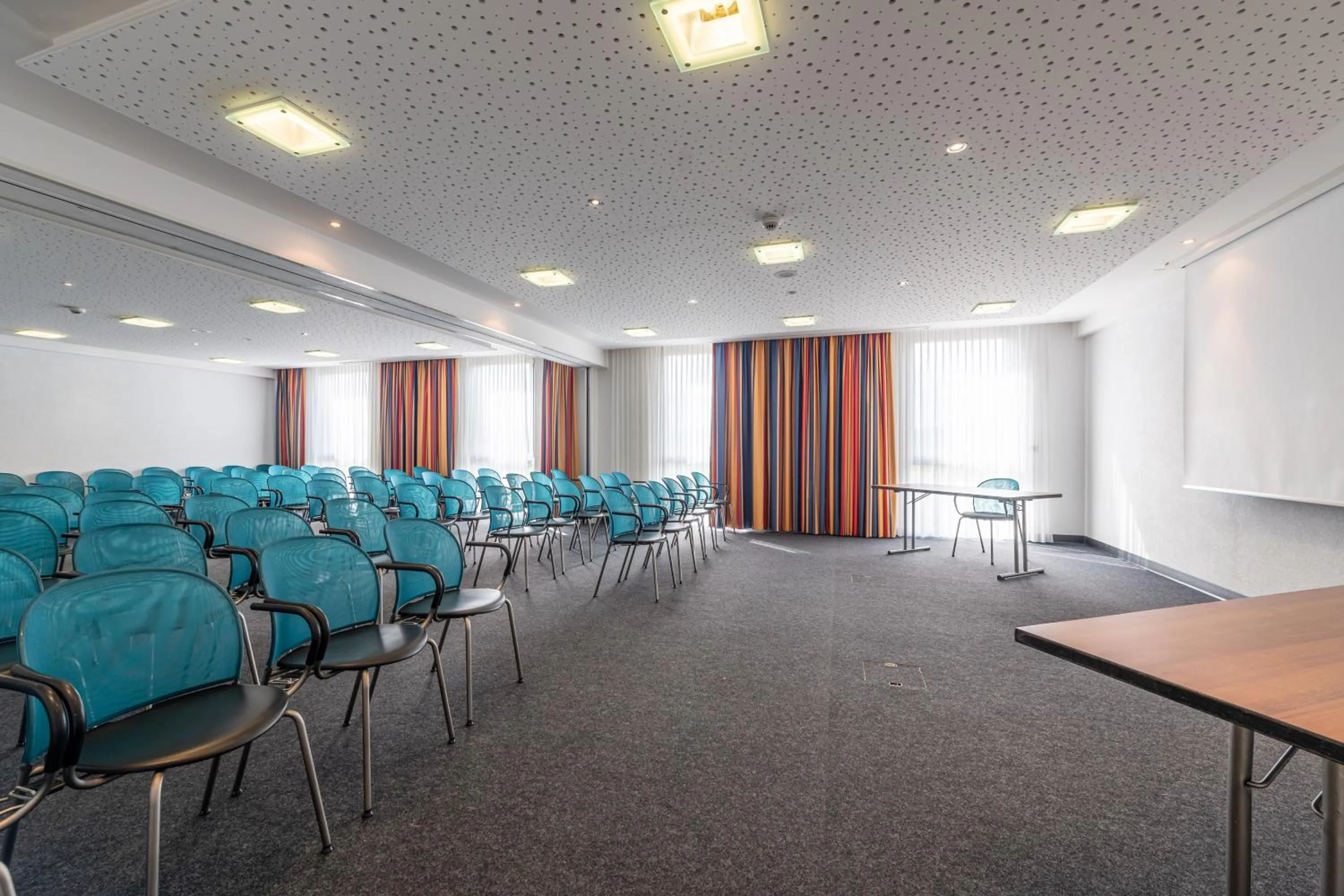 Meeting/conference room in B&B HOTEL Lully 3 Lakes