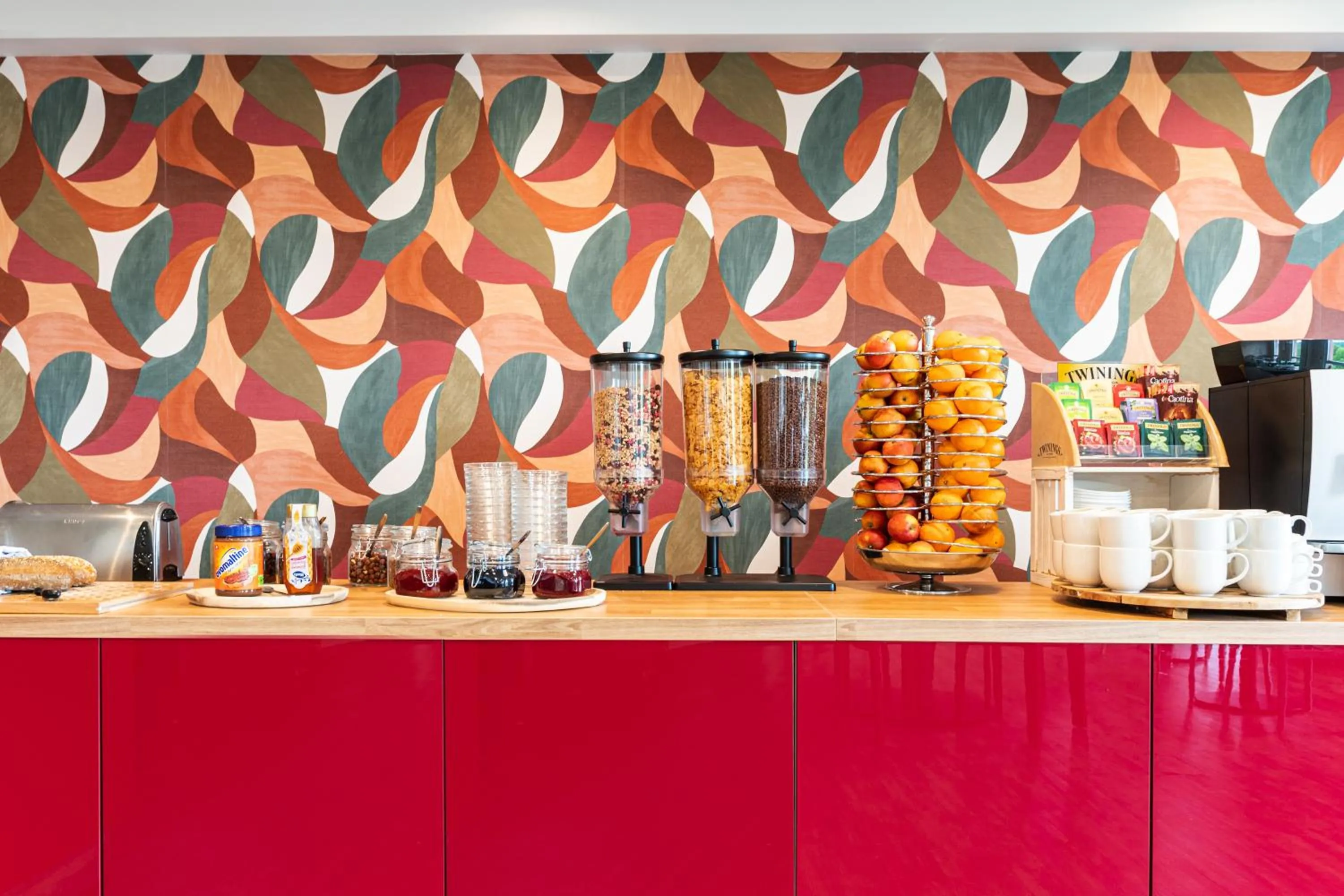 Coffee/tea facilities in B&B HOTEL Lully 3 Lakes