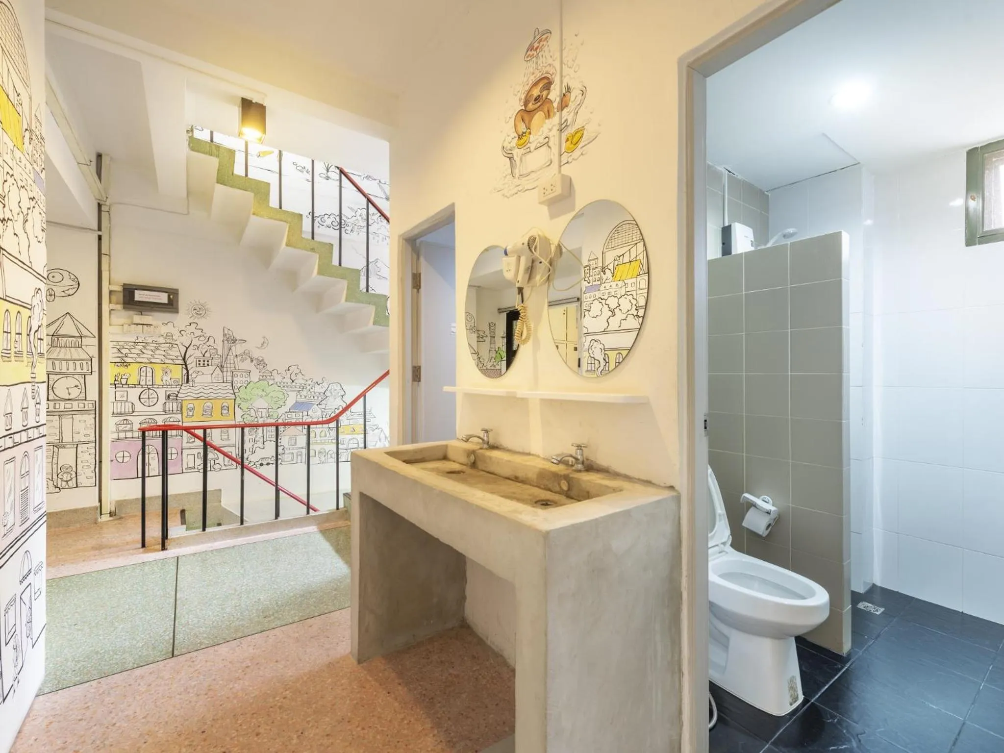 Toilet in Sloth Hostel Khaosan