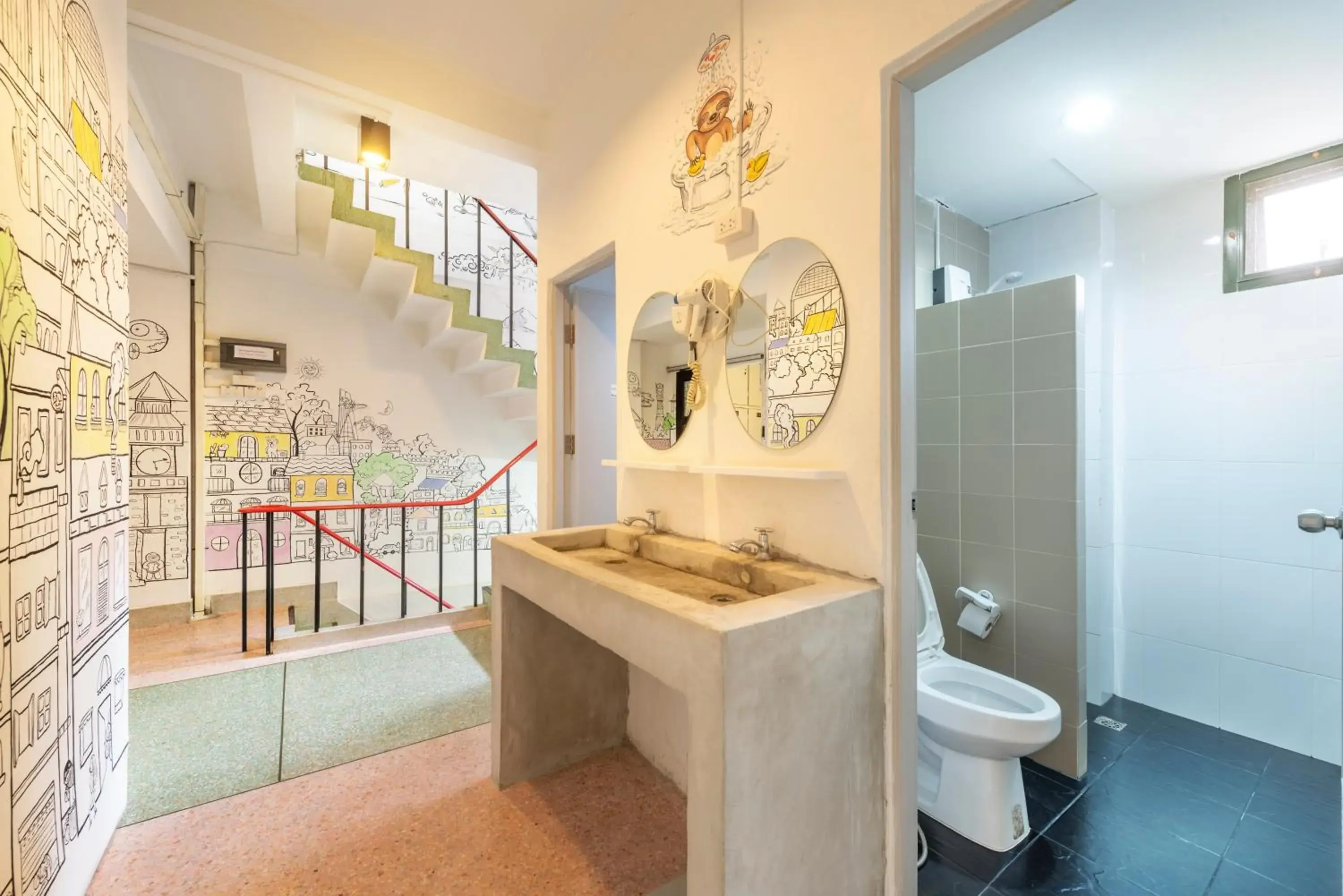 Bed in 6-Bed Mixed Dormitory Room in Sloth Hostel Khaosan Bed in 6-Bed Mixed Dormitory Room in Sloth Hostel Khaosan